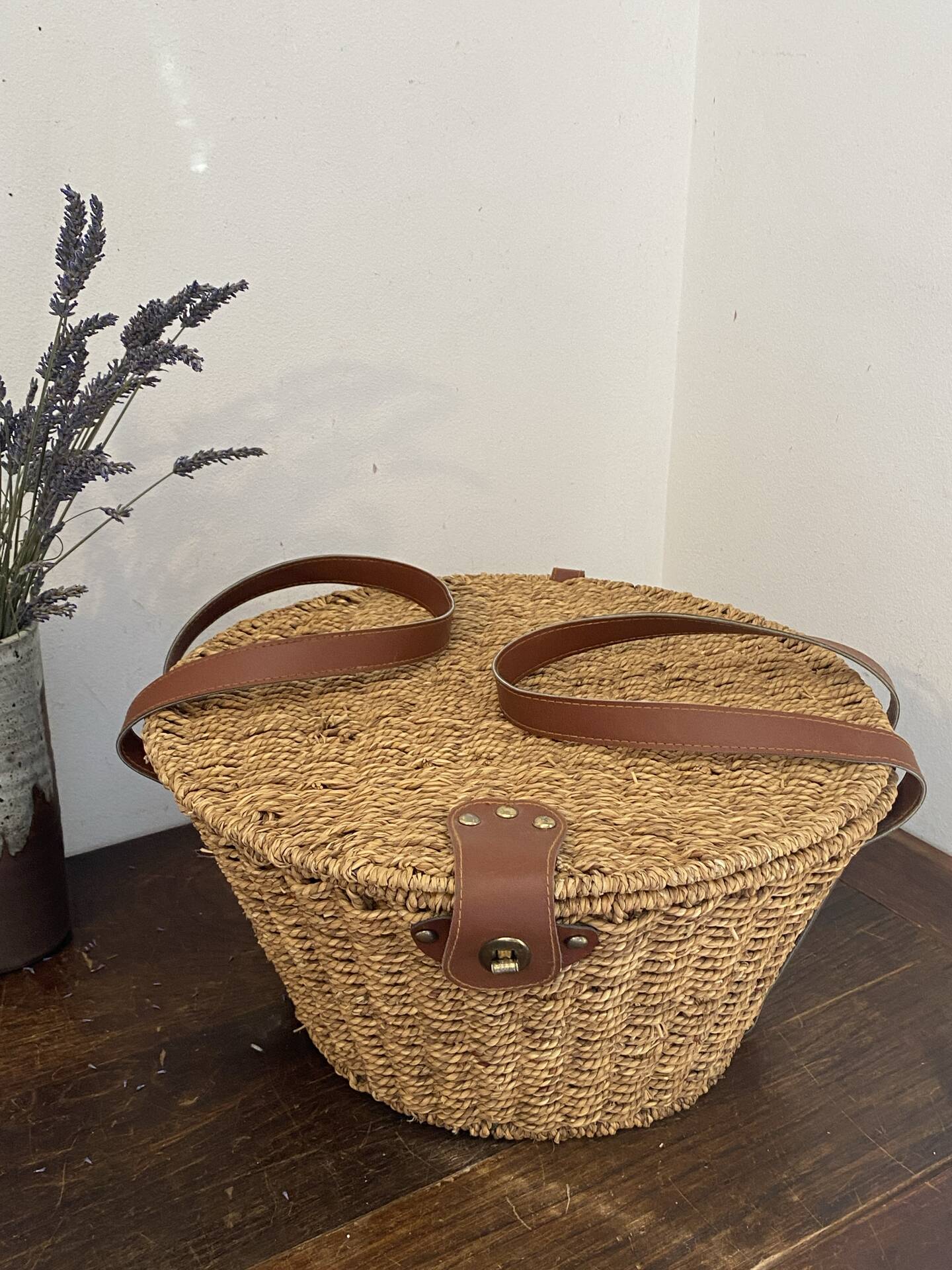 Woven rope basket
