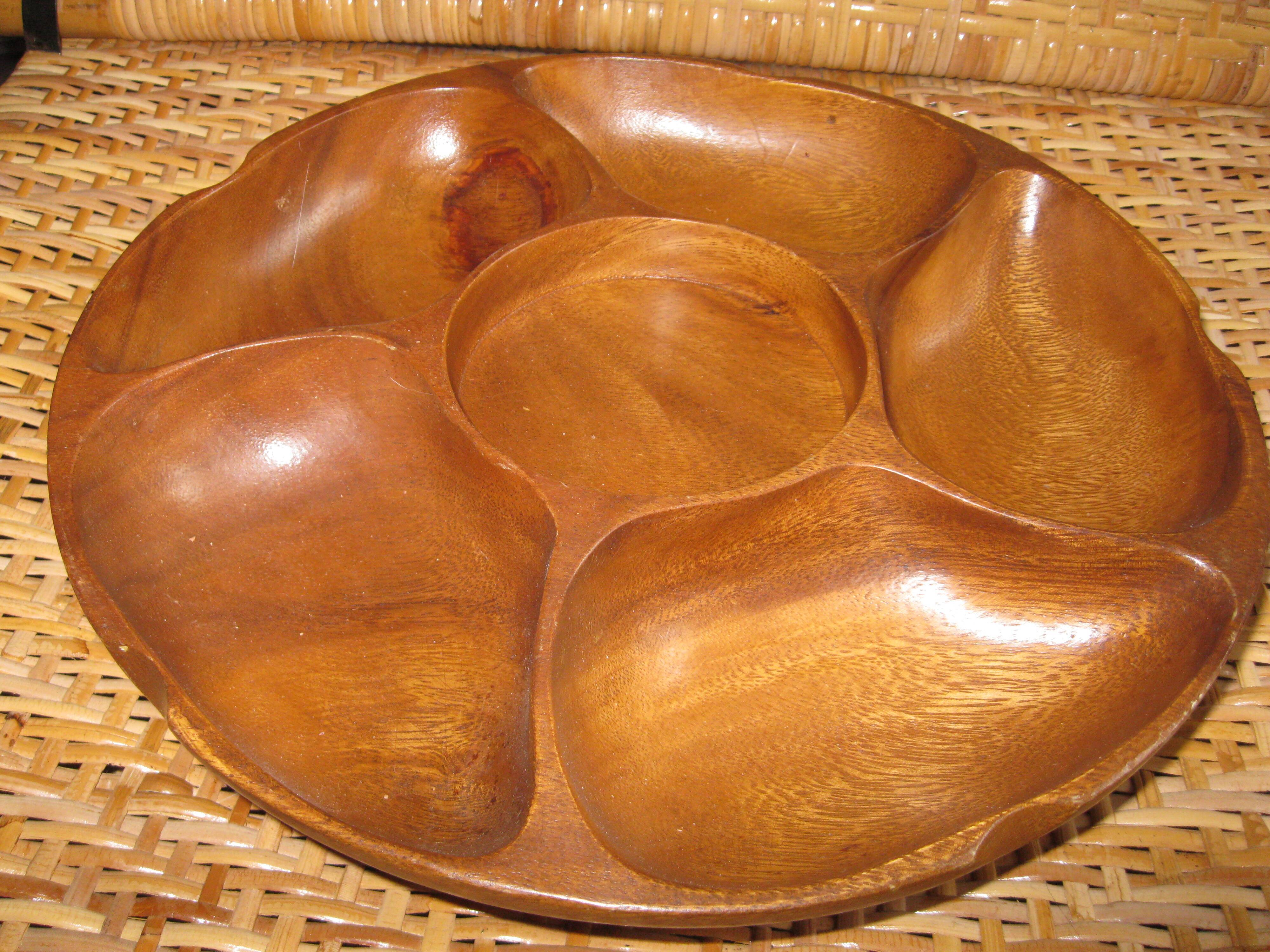 Turning wood dish for aperitif
