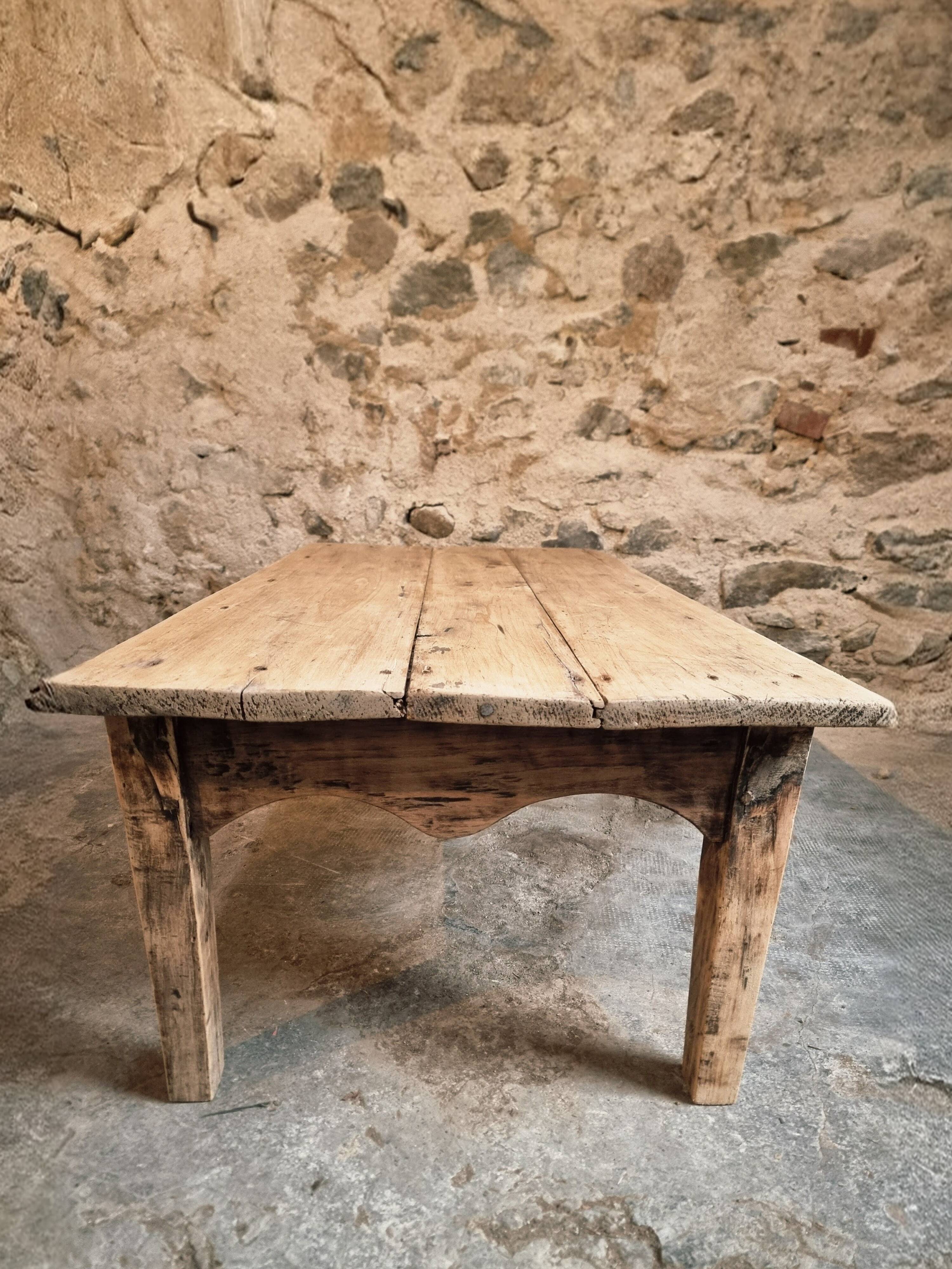 Antique French coffee table in pine with an oak skirt (18th–19th century)