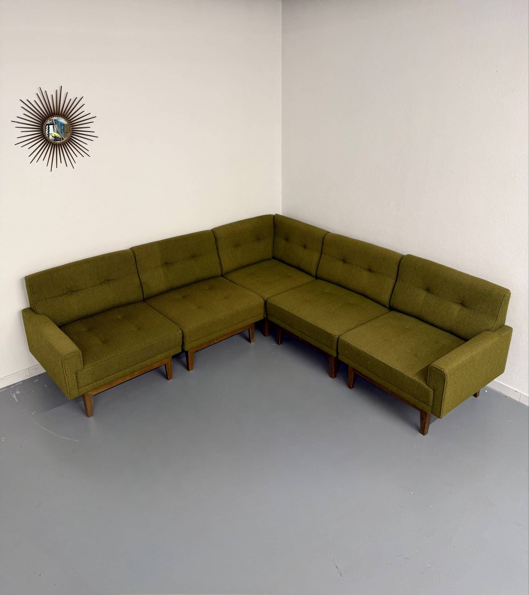 Ancien canapé d’angle modulable design scandinave en tissu vert 1960