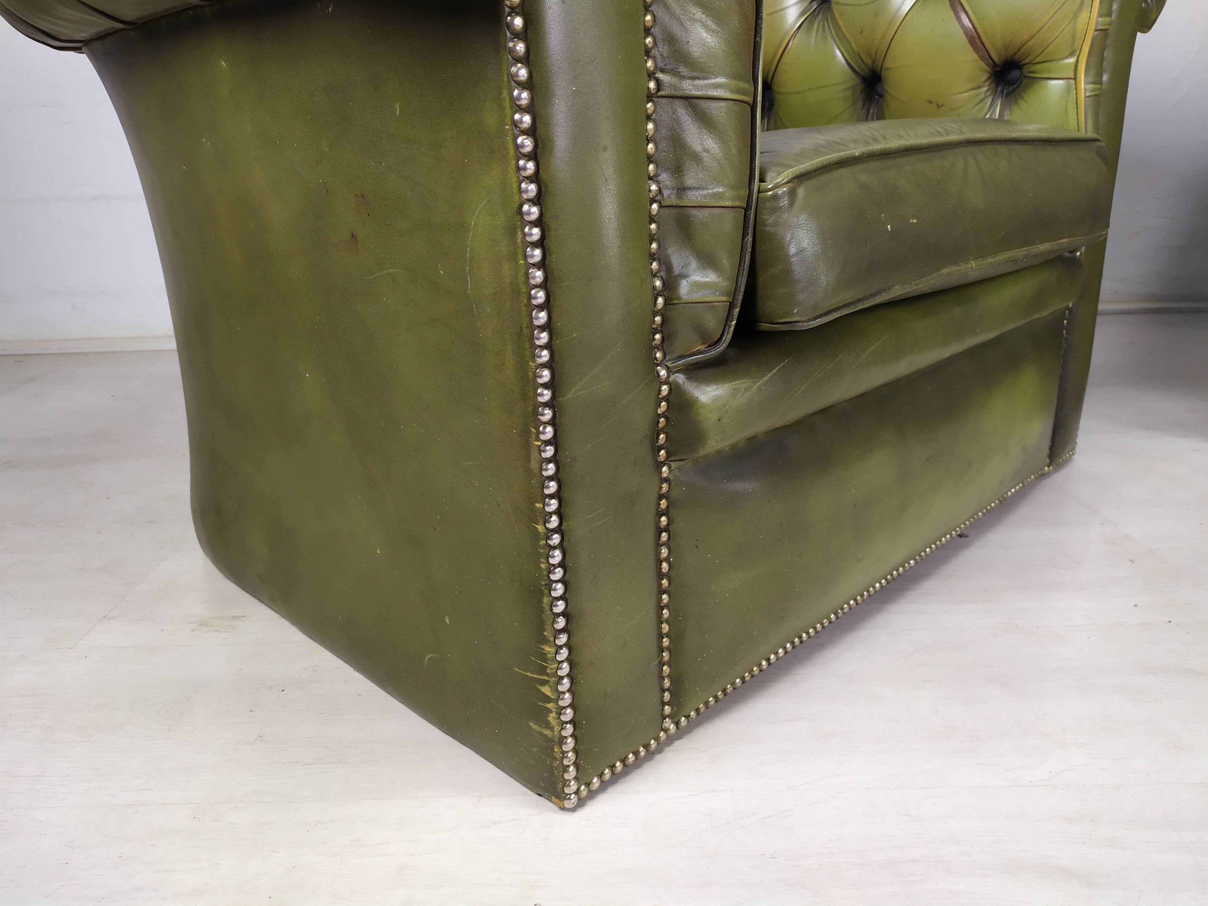 Paire de fauteuils Chesterfield cuir vert