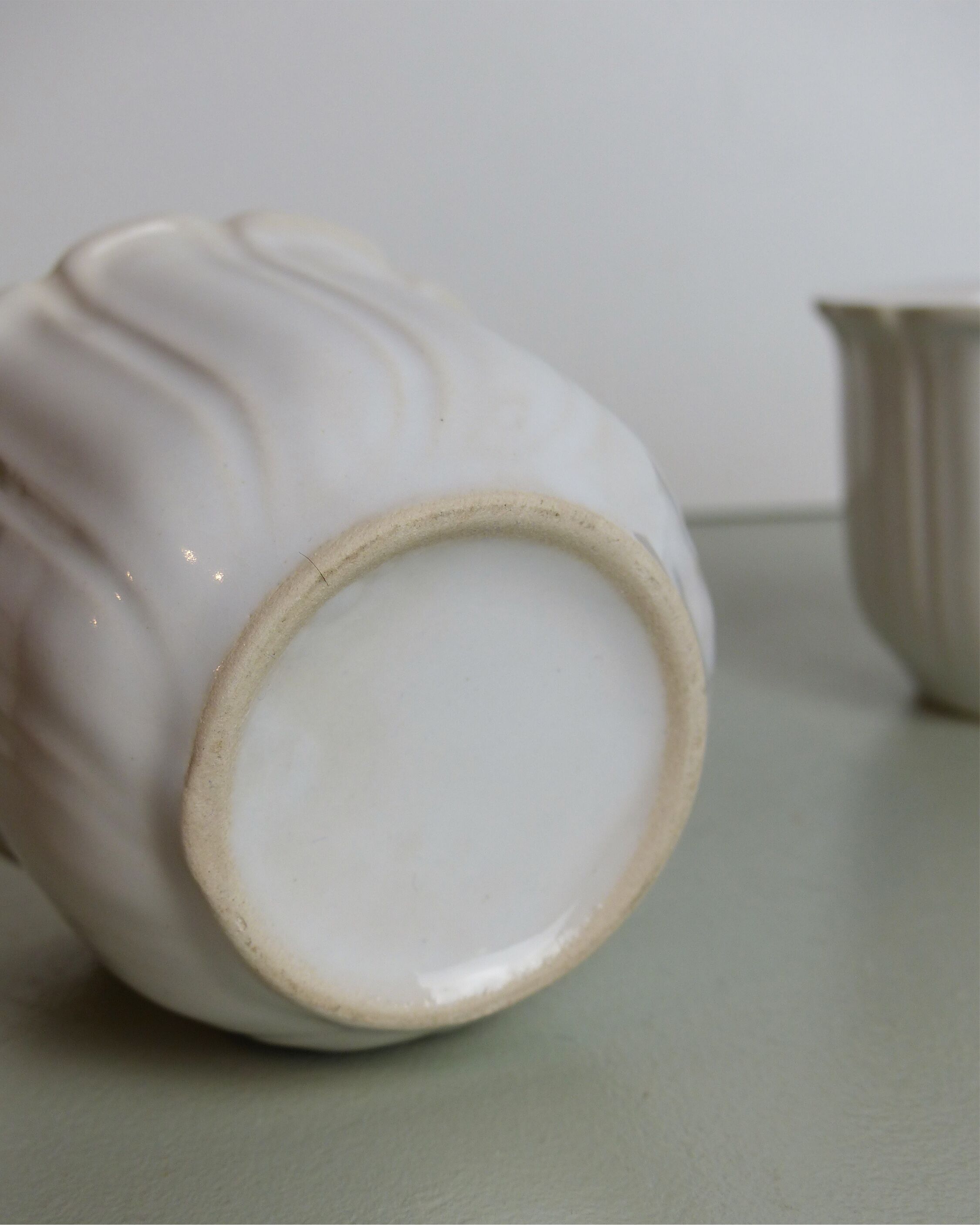 Set of 4 white ceramic cups