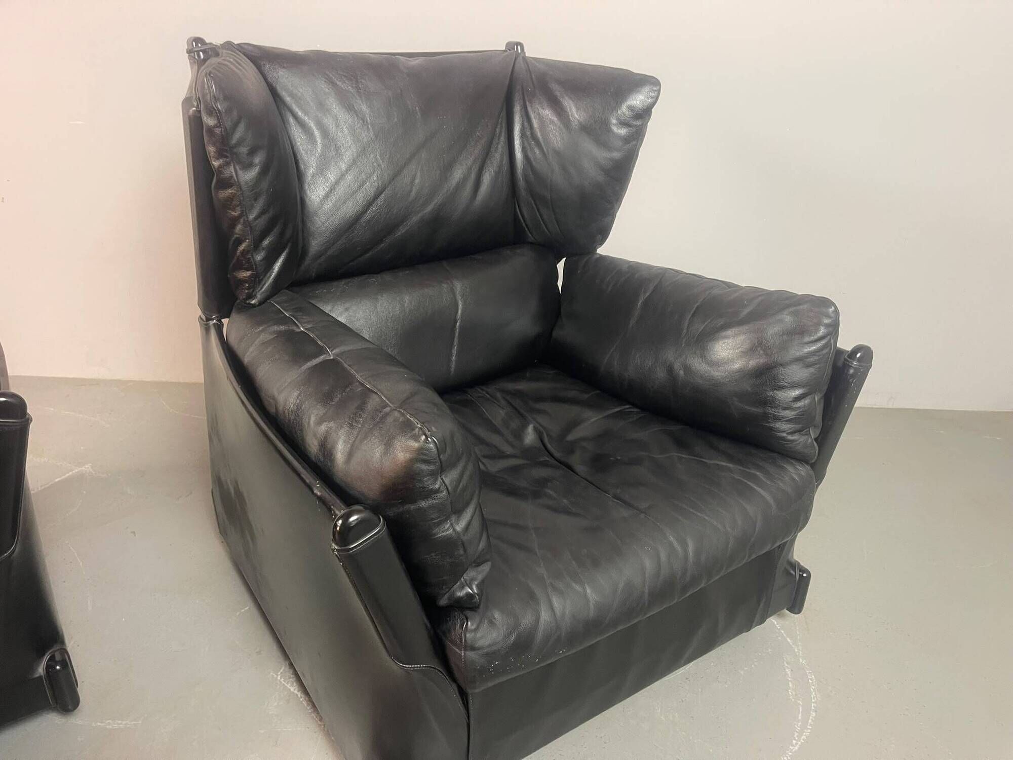 Cassina Lounge Chairs ‘Viola d’Amore’ by Piero de Martini