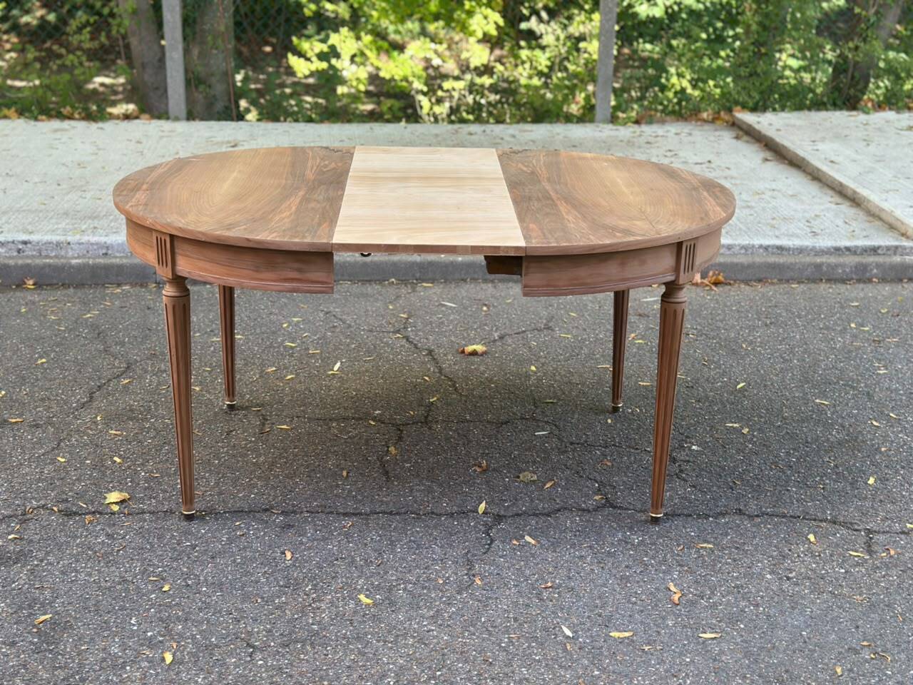 Round extendable dining table Louis XVI stripped in walnut 1960 190cm