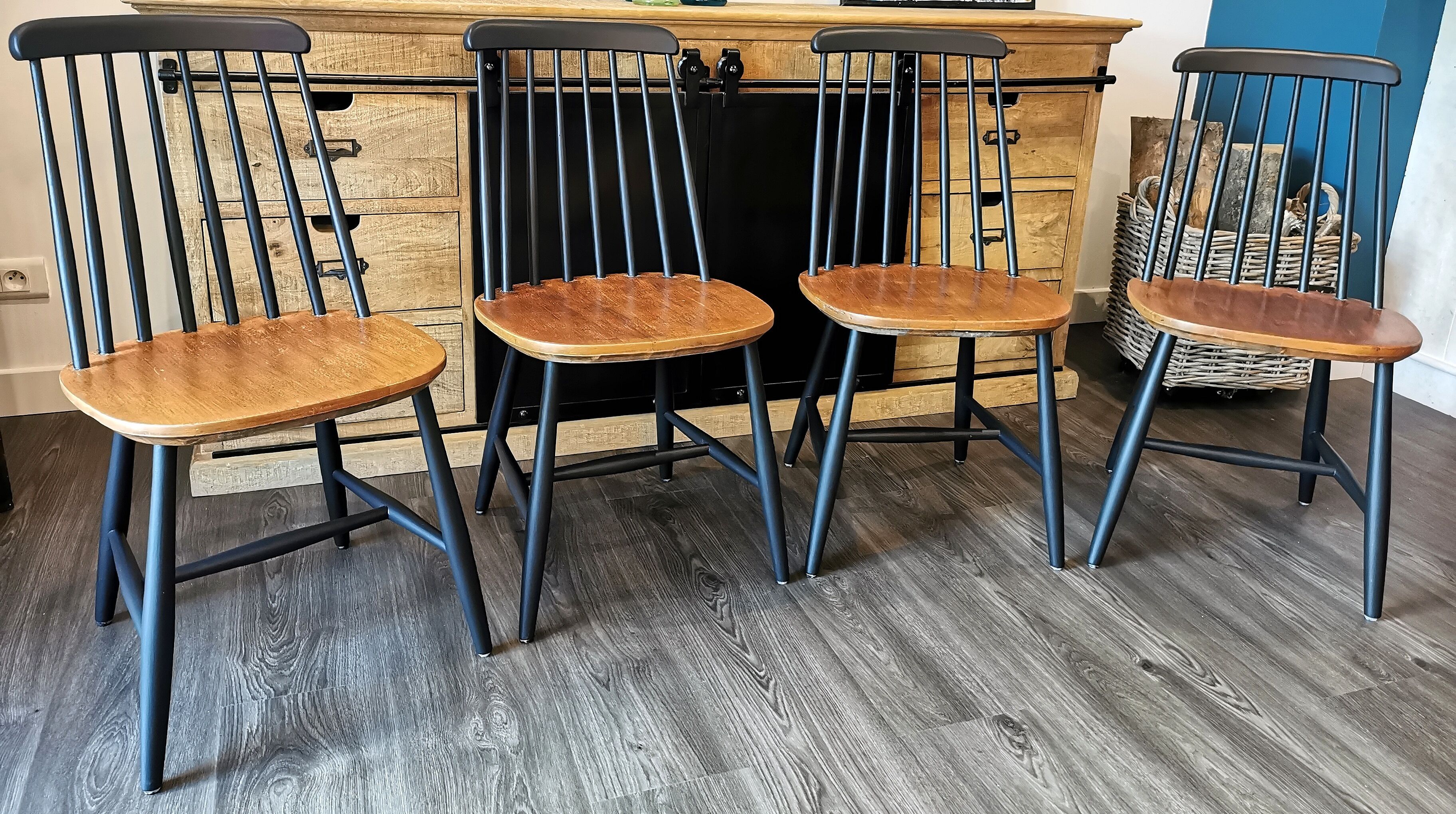 Series of 4 Scandinavian chairs