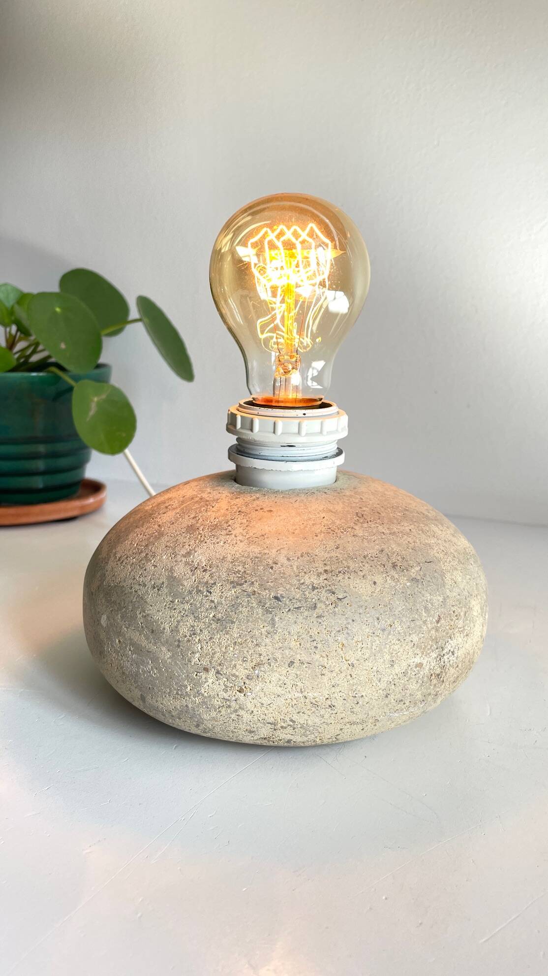 Vintage natural stone pebble lamp
