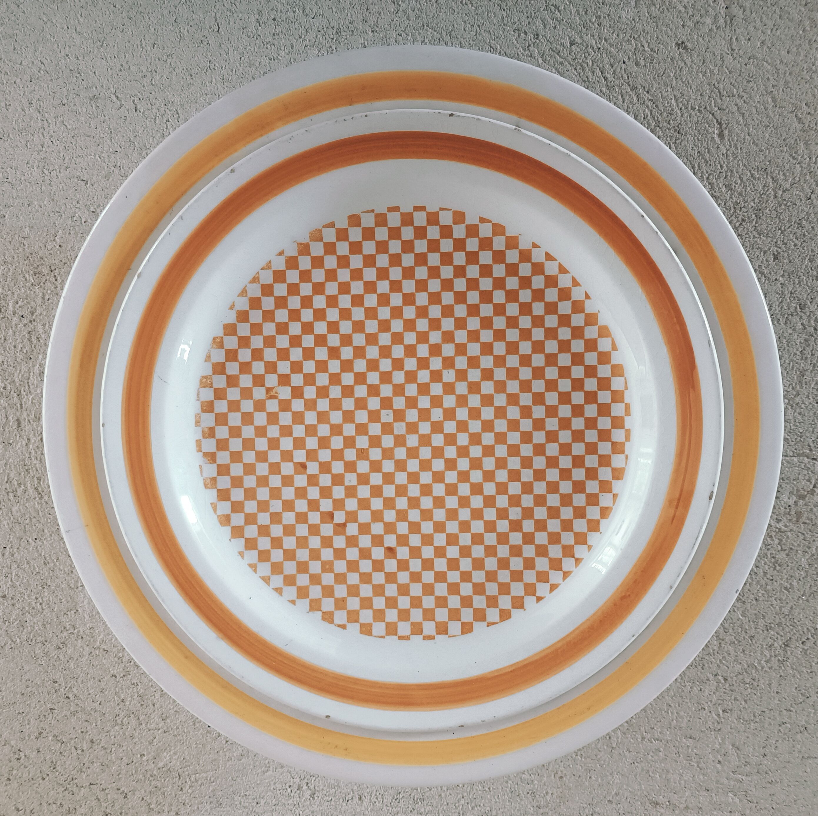 2 plates Gien and Longwy years 1940-1960