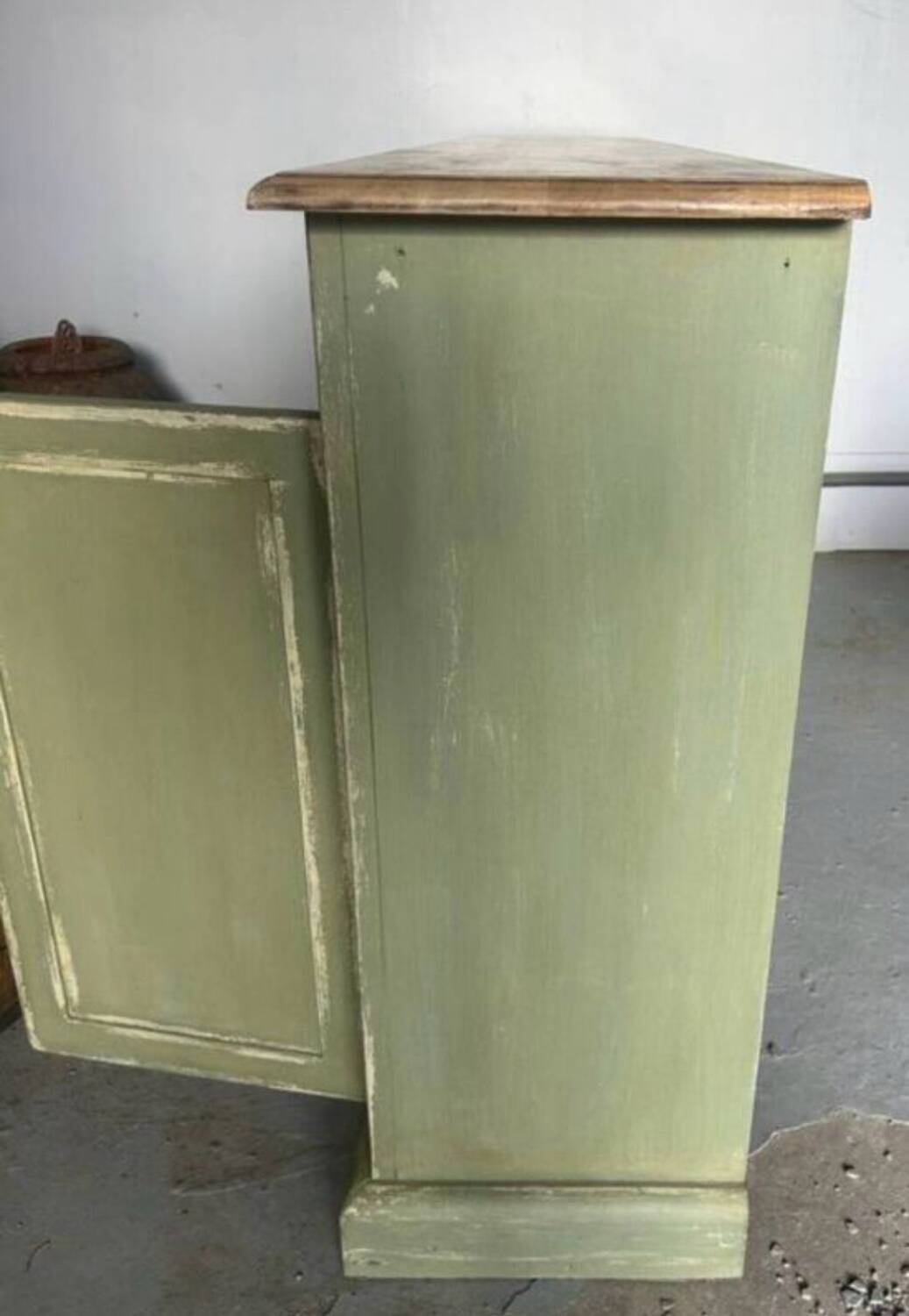 Antique green patinated grand buffet – 4 doors & 4 drawers – Wooden top