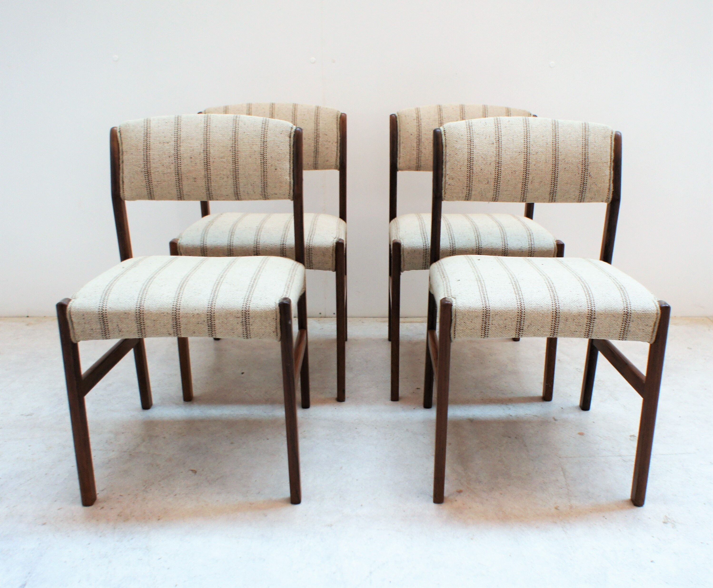 4 Scandinavian chairs in solid rosewood
