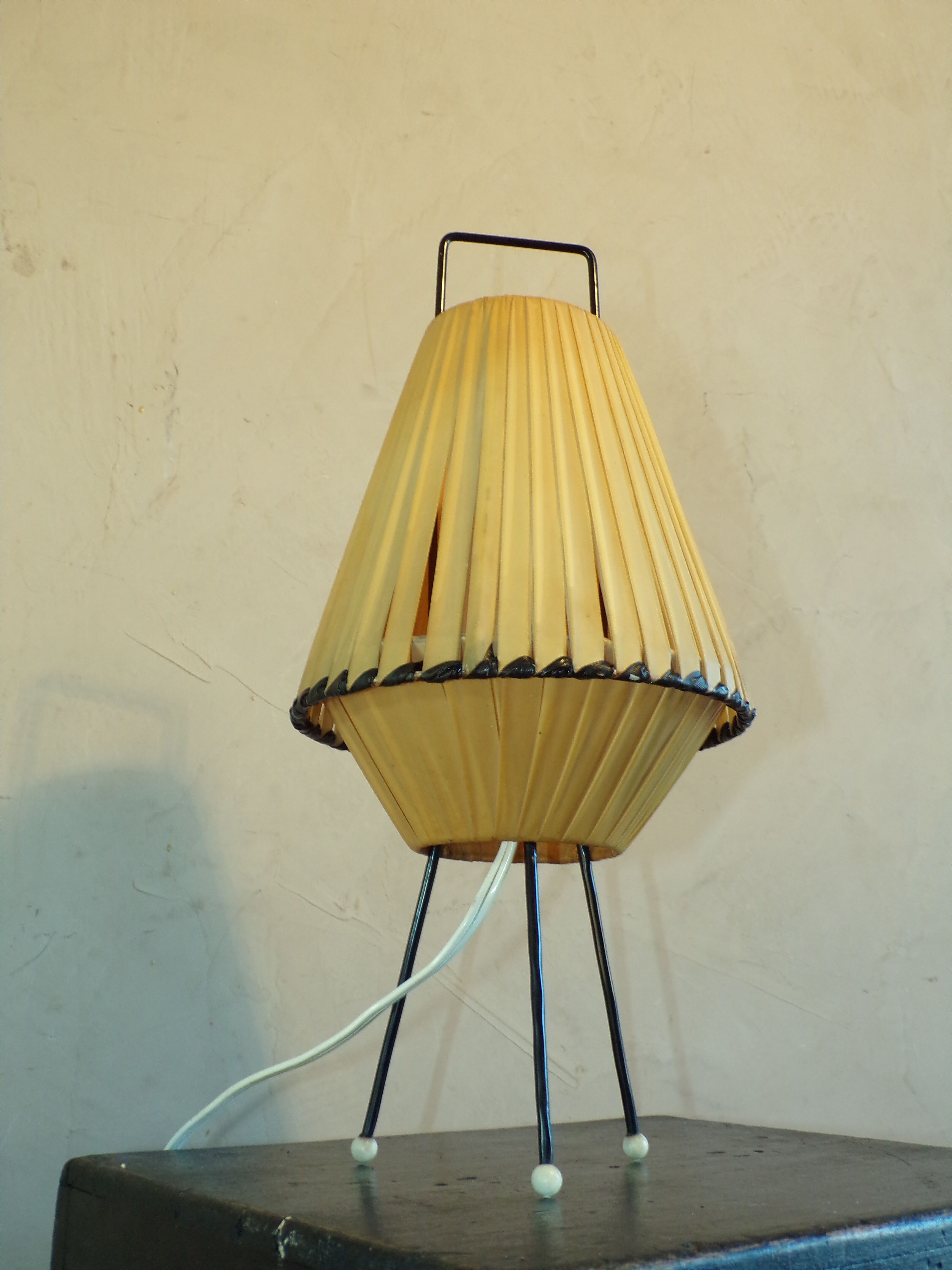 Vintage tripod lamp