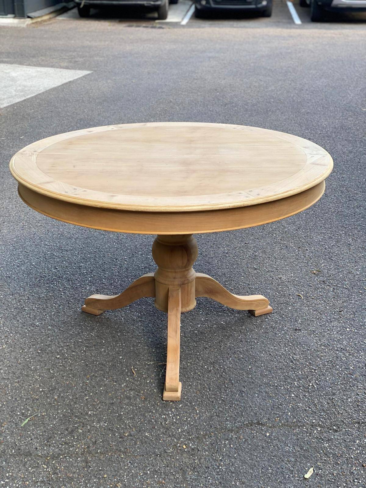 Extendable round dining table with central leg, renovated in raw wood, 20th century
