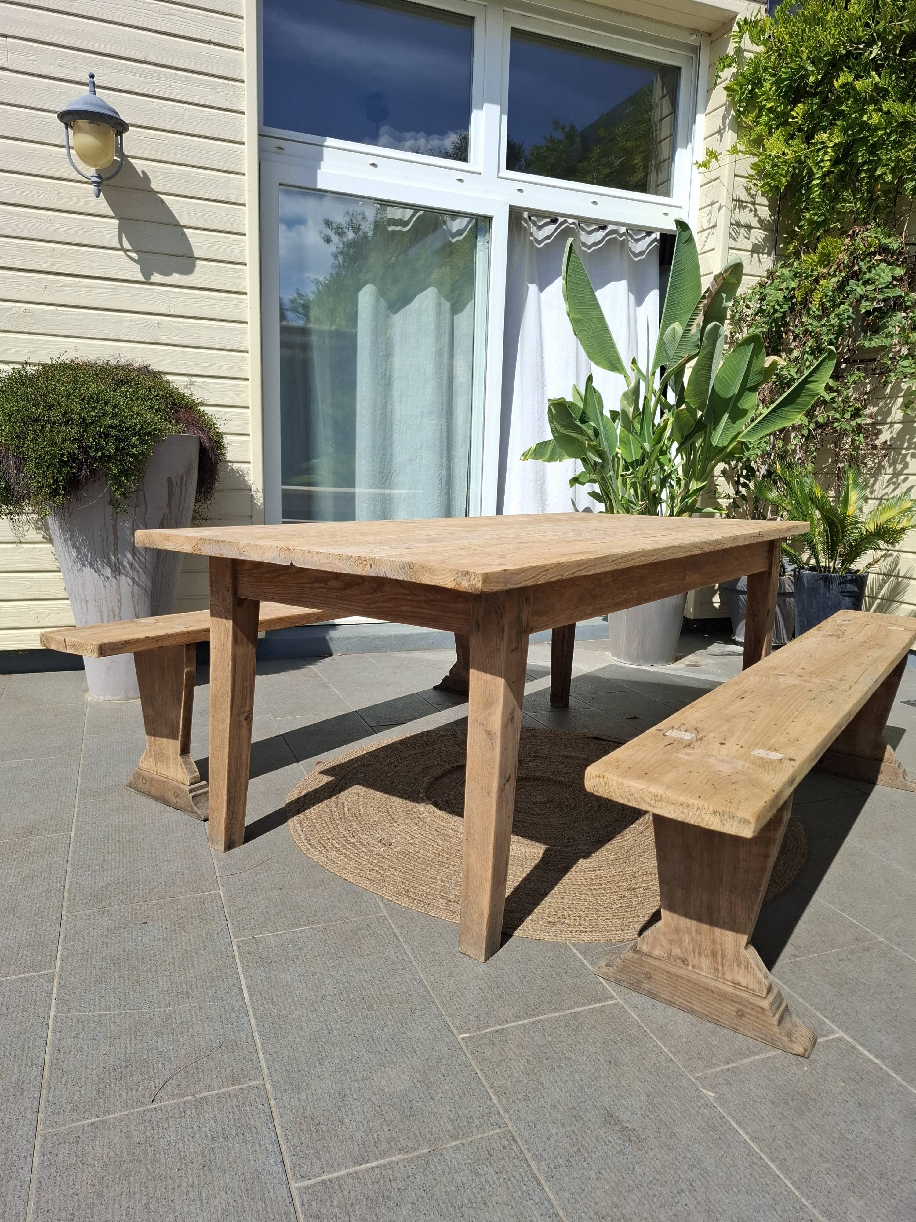 Table de ferme et ses 2 bancs