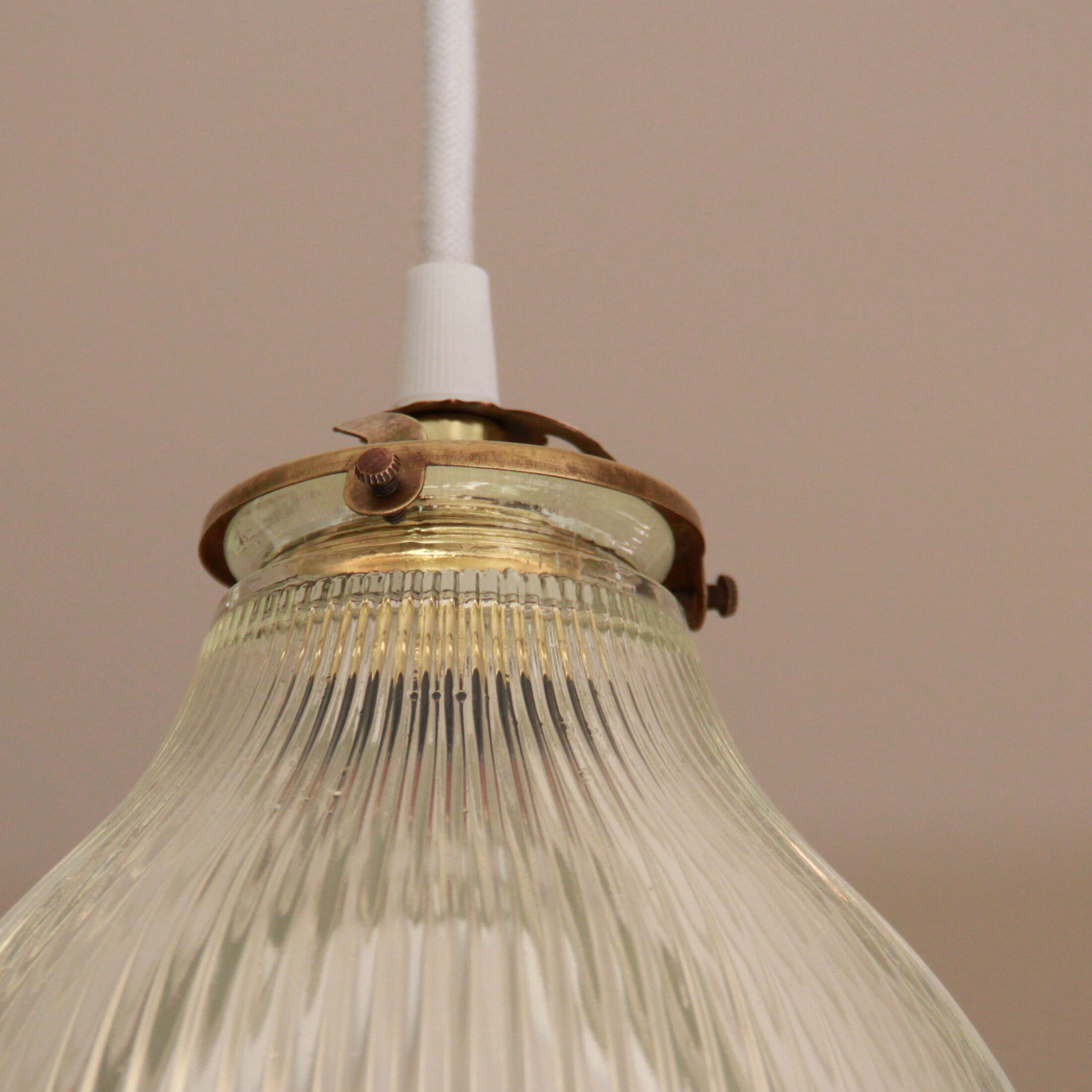 Large suspension in holophane pleated glass prismatic old lampshade