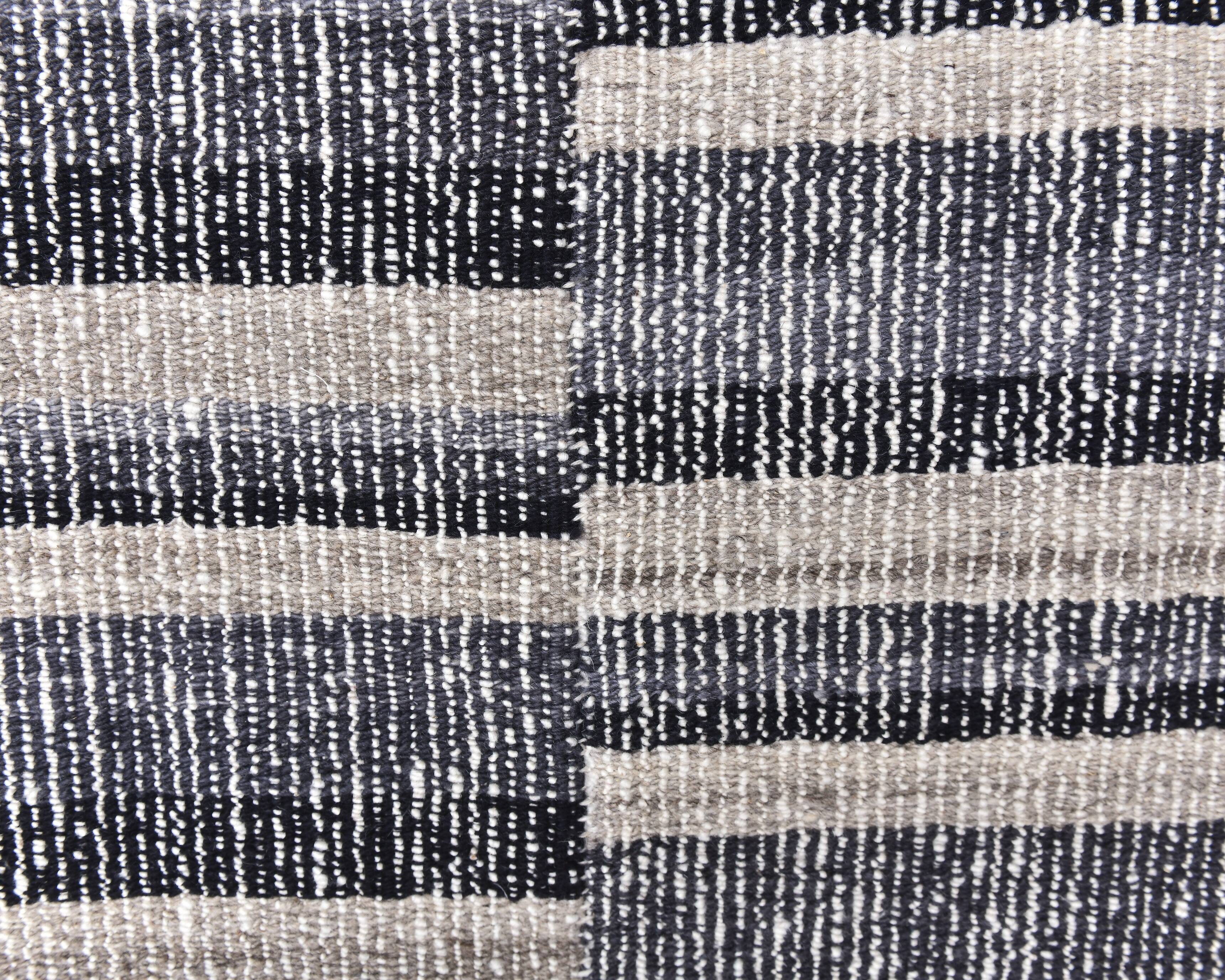 Tapis Kilim bleu marine et beige