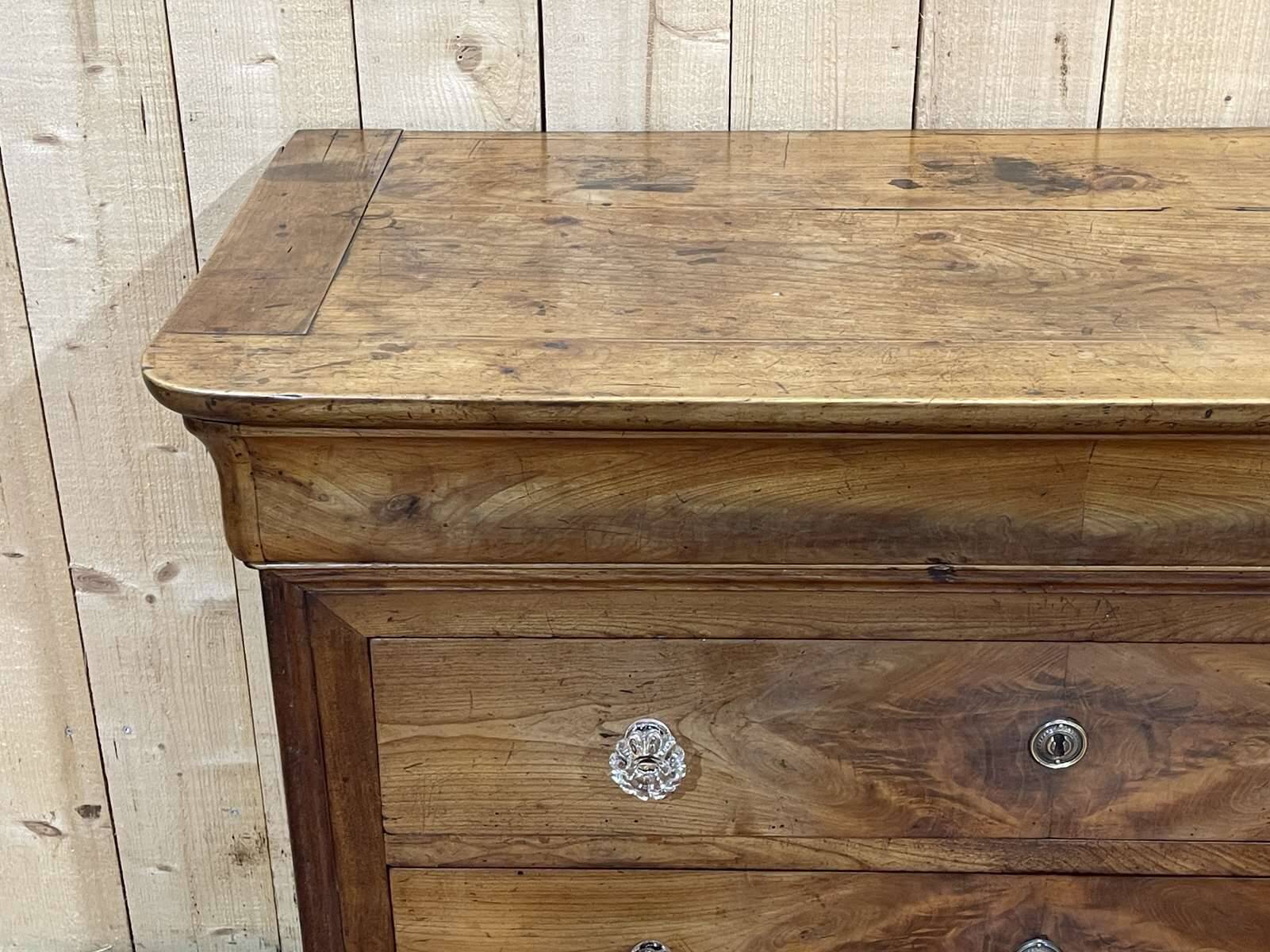 Louis Philippe chest of drawers with 5 drawers from the 19th century in cherry wood with glass knobs