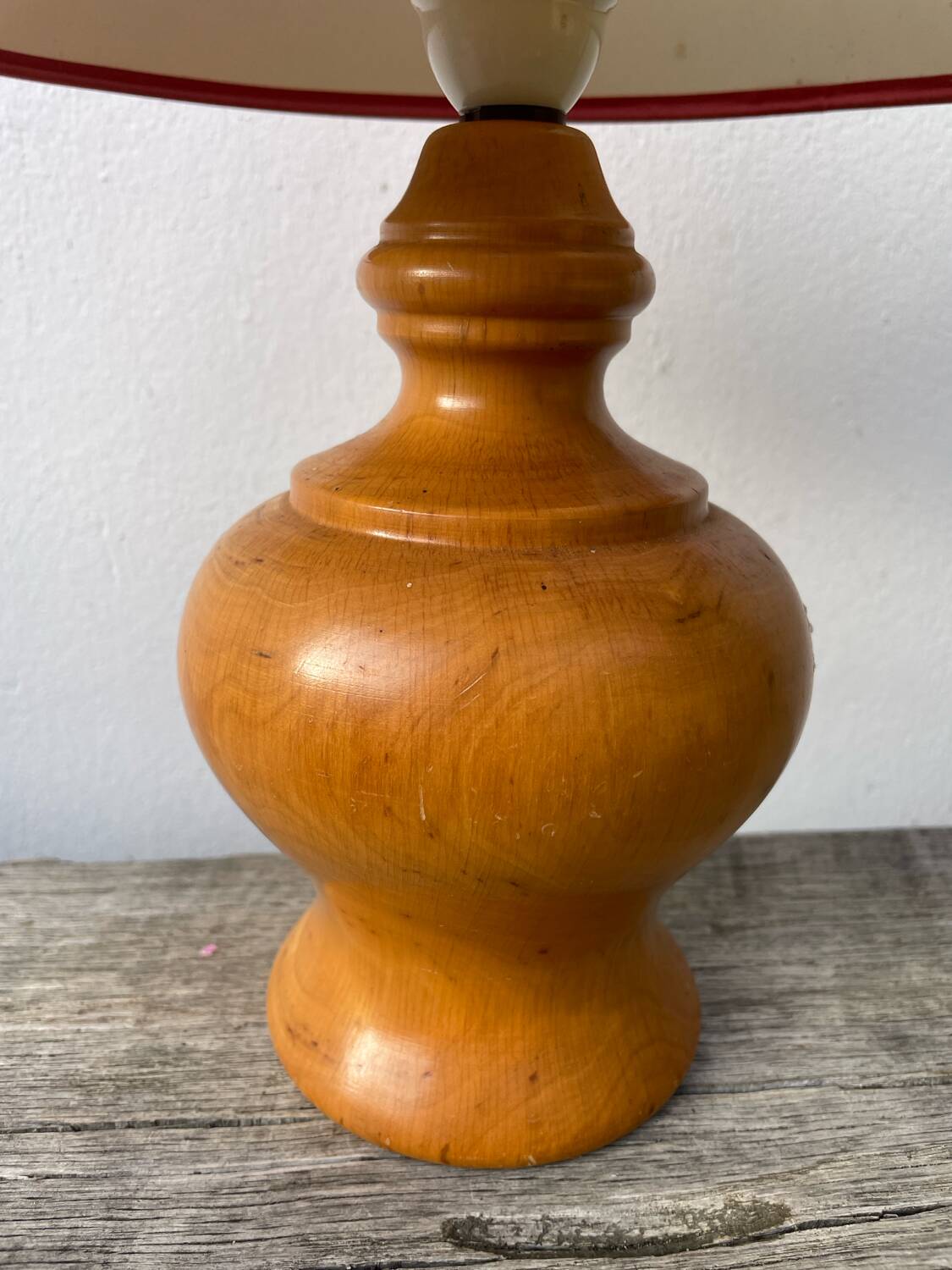 Lampe en bois tourné