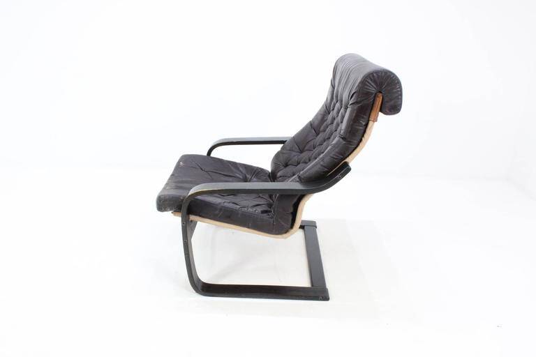 Fauteuil ou chaise longue en cuir finlandais des années 1970.