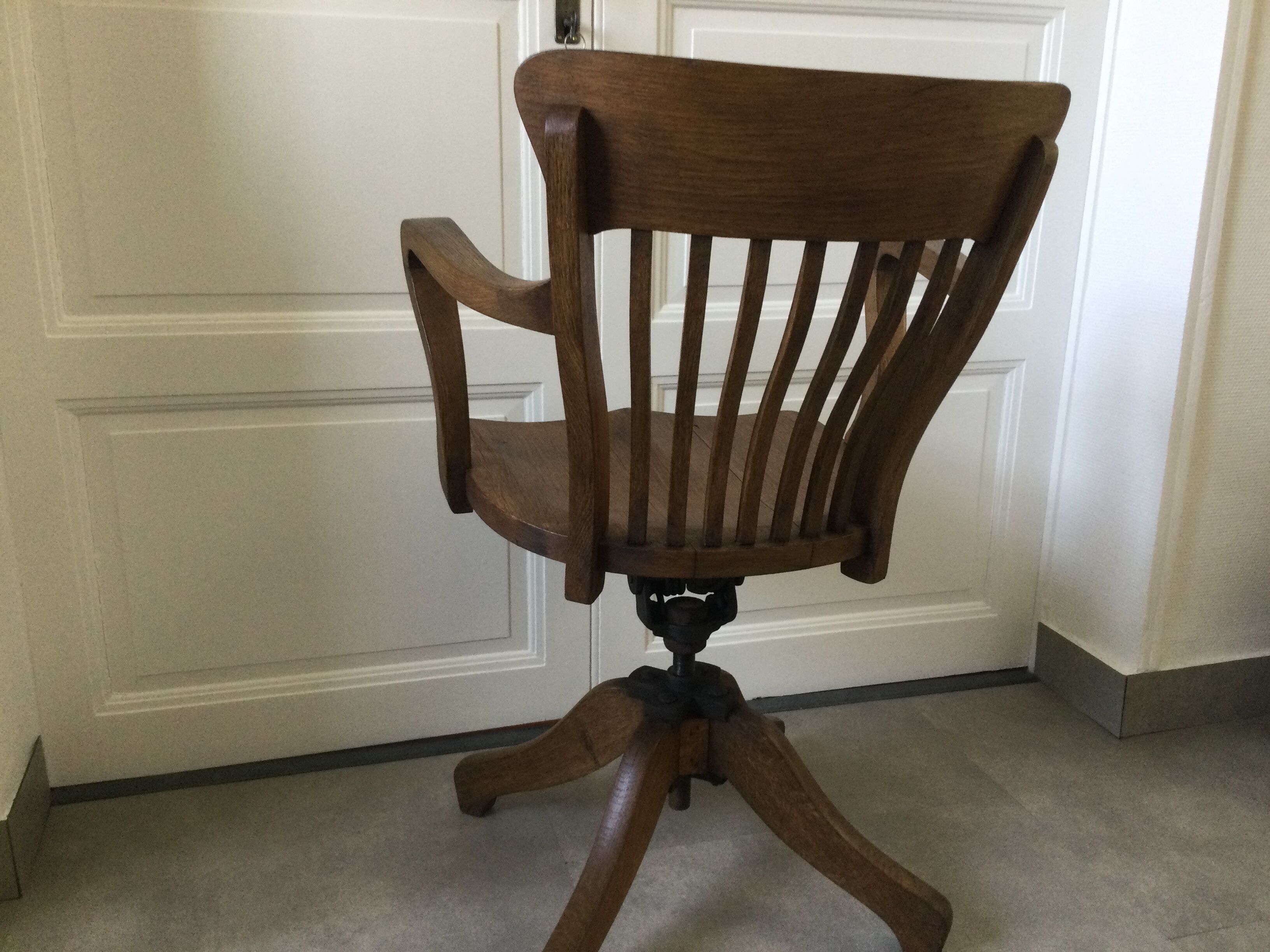 American Swivel and tilting armchair