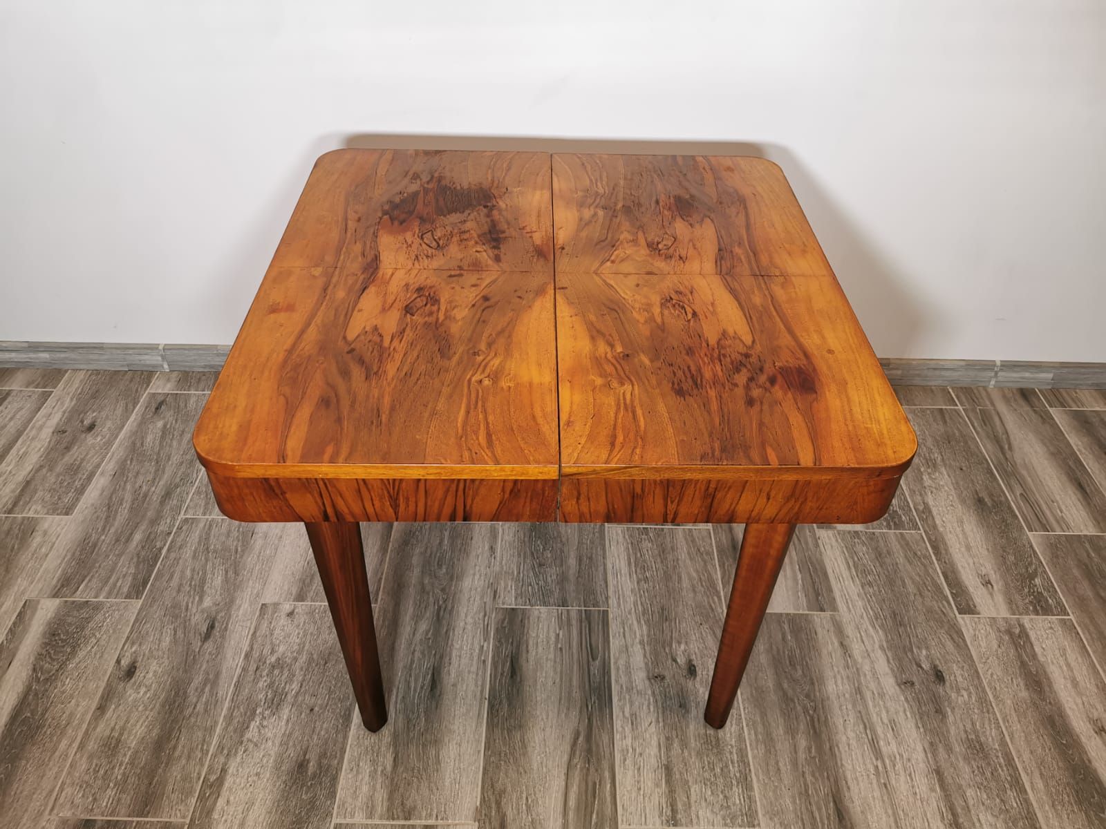 Table à manger par Jindrich Halabala