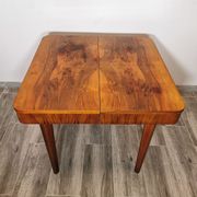 Table à manger par Jindrich Halabala
