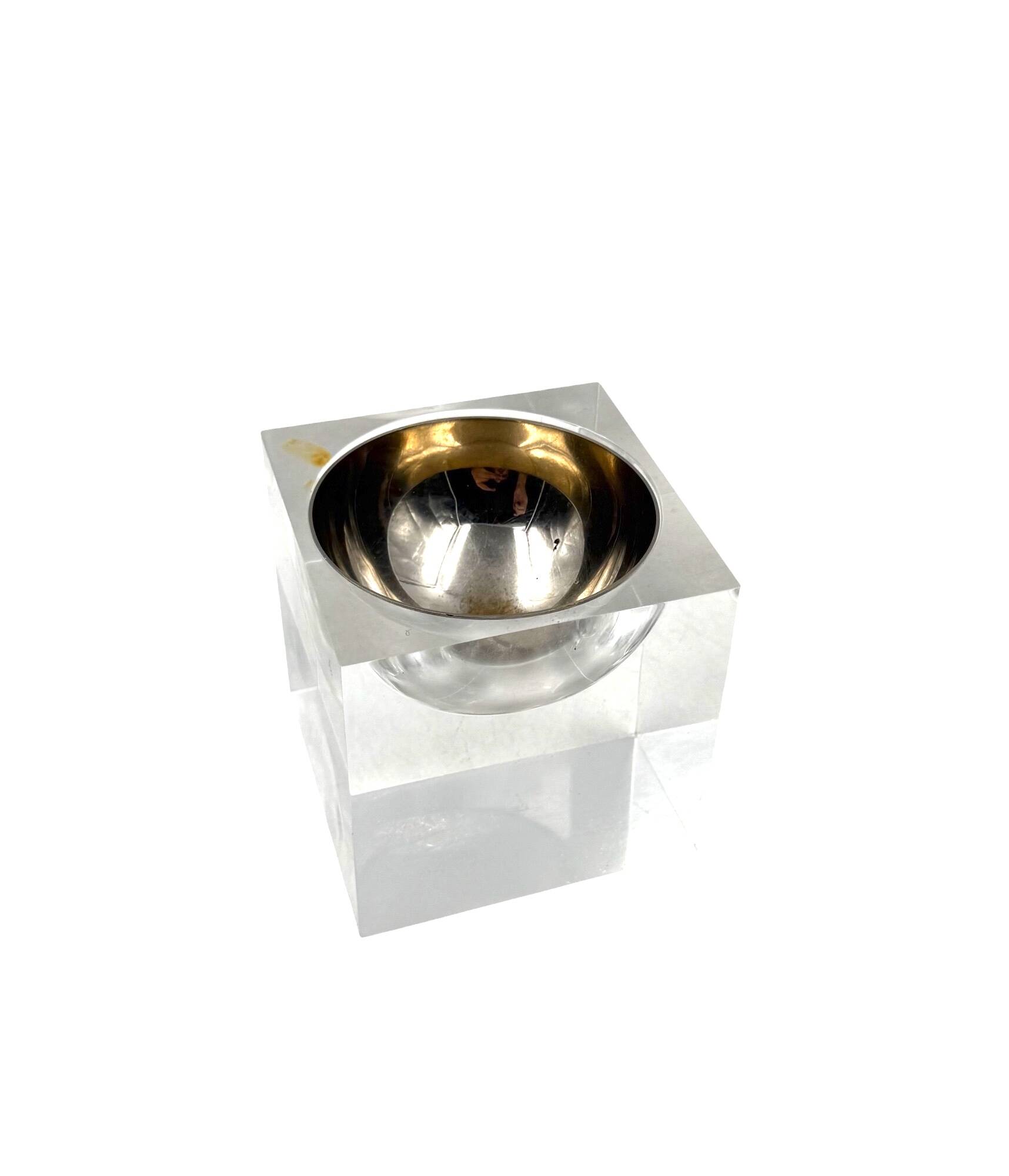 Space age clear lucite ashtray, Italy 1970s