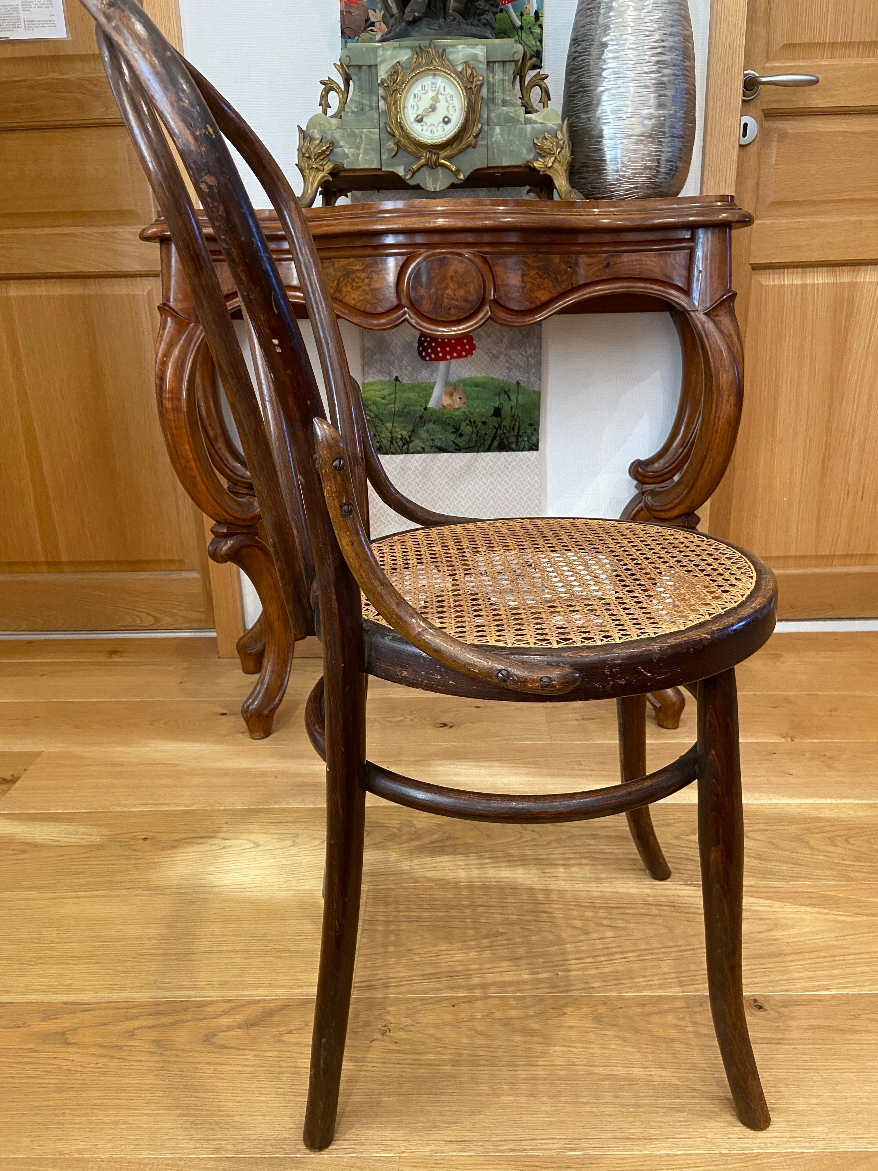Mundus 1900 curved wooden chair Mundus