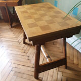 Extendable table Scandinavian design.