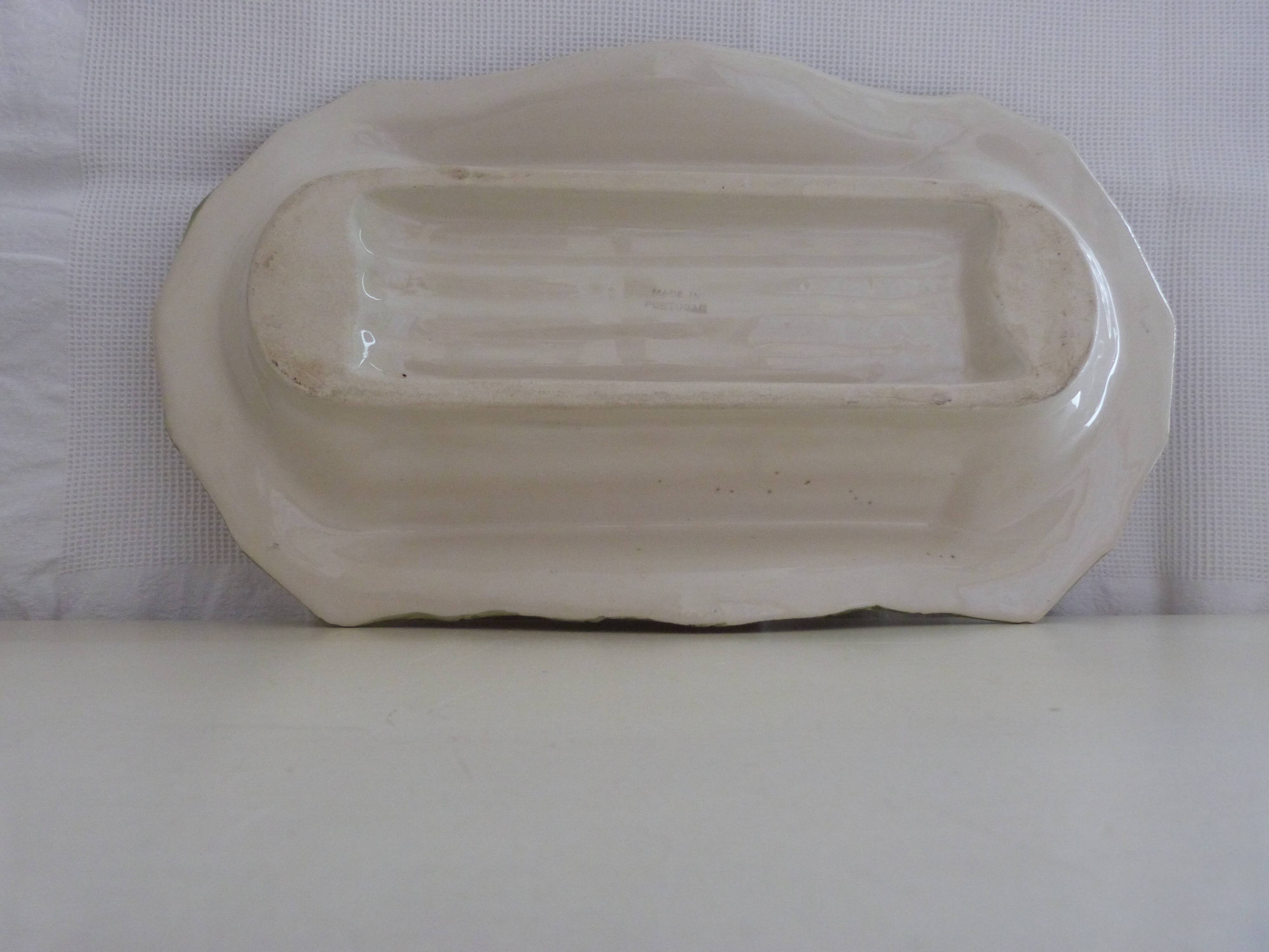 Plate of asparagus with a sauce.