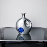 Vase biomorphique par Art3, aluminium et céramique émaillée bleu, Espagne, 1980