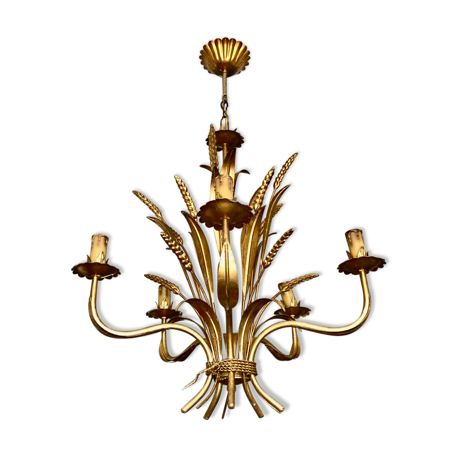 Golden suspension 5 fires with a bouquet of ears of wheat