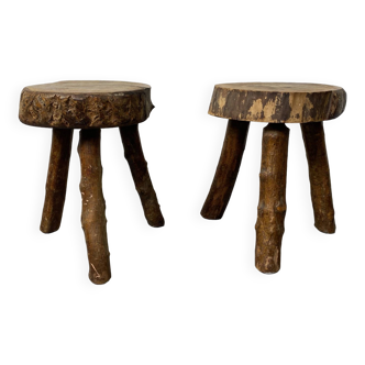 Paire de tabouret tripodes en bois brut