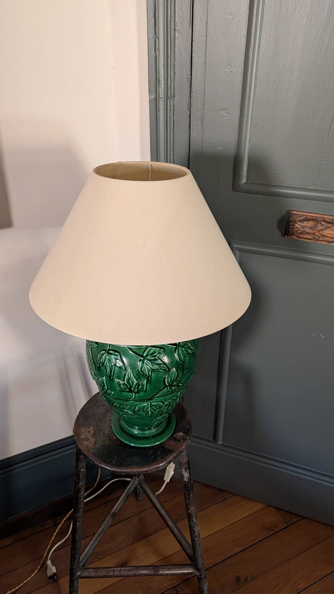 Green ceramic lamp with ivy decoration 70-80