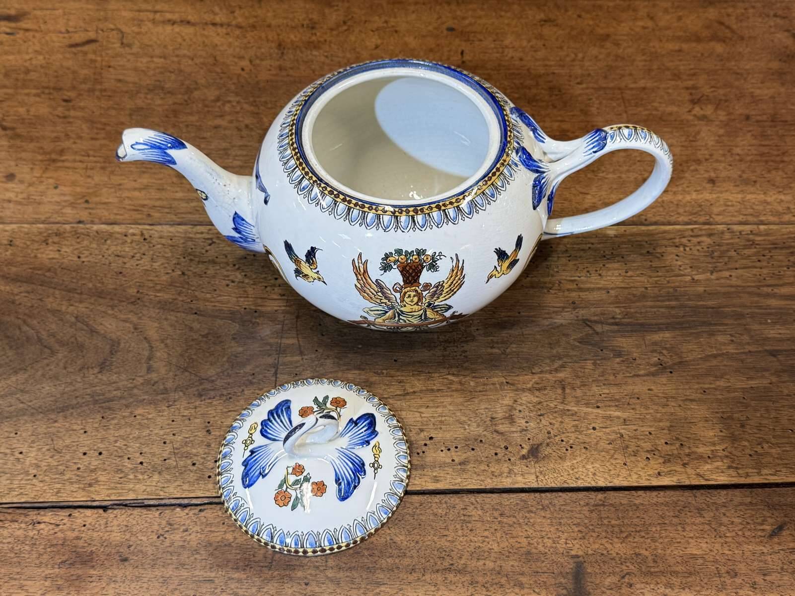 Tea and coffee service in Gien earthenware from the late 19th century with Renaissance decoration.
