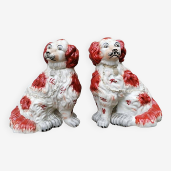 paire de chiens en céramique du staffordshire royaume-uni