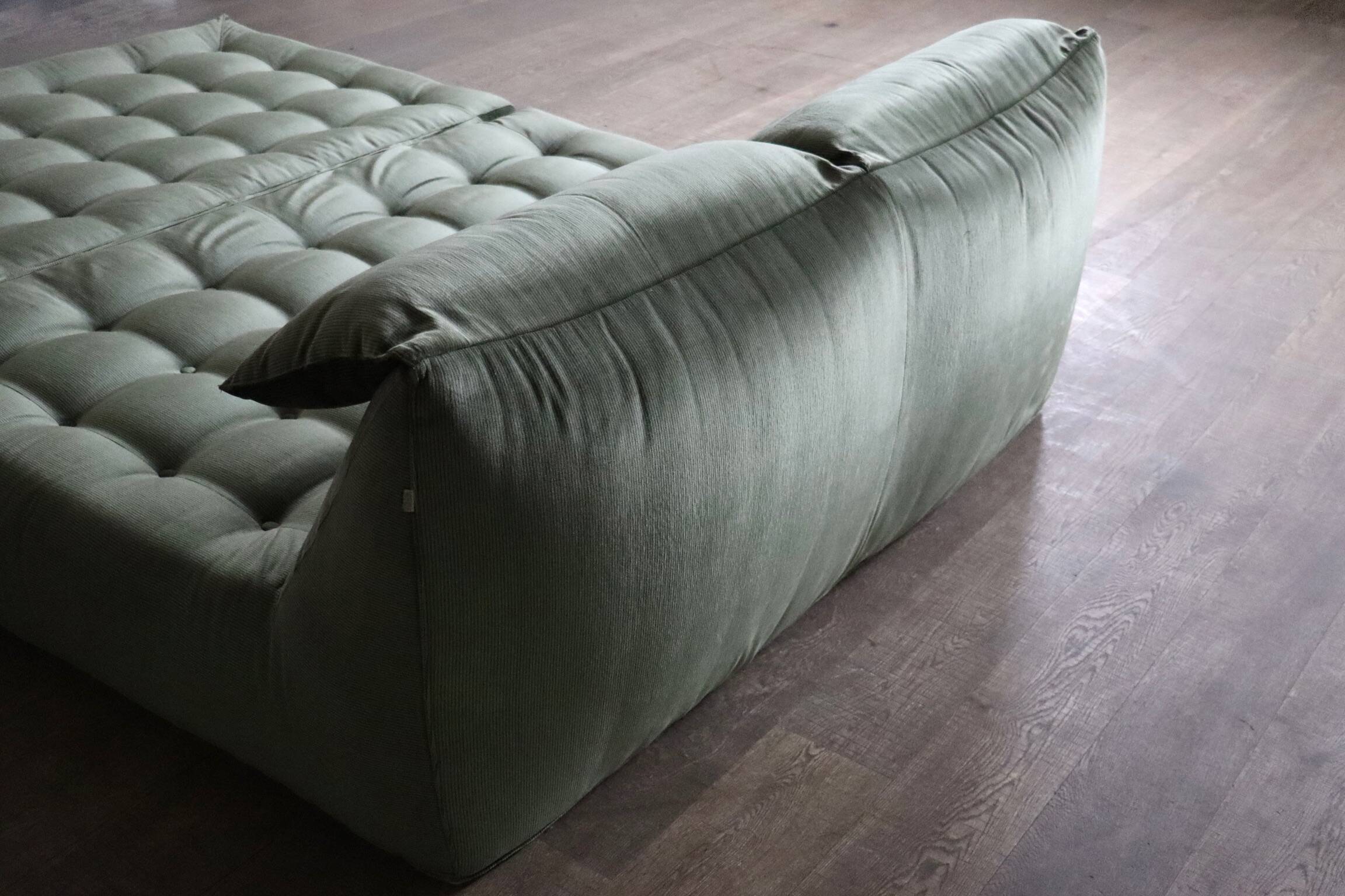 Le bambole bed in green velvet By Mario Bellini for B&B Italia, 1970s