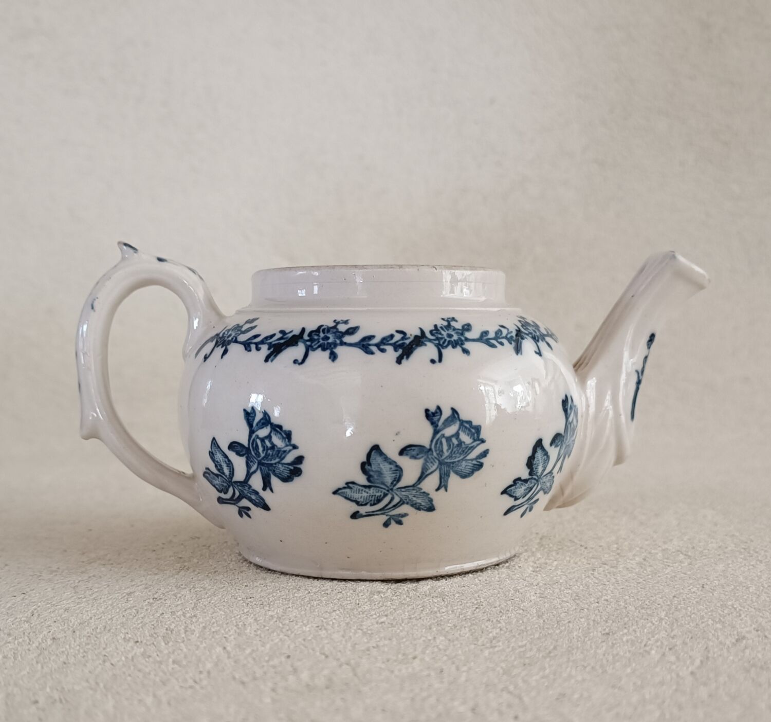 Teapot in stoneware of Saint-Uze