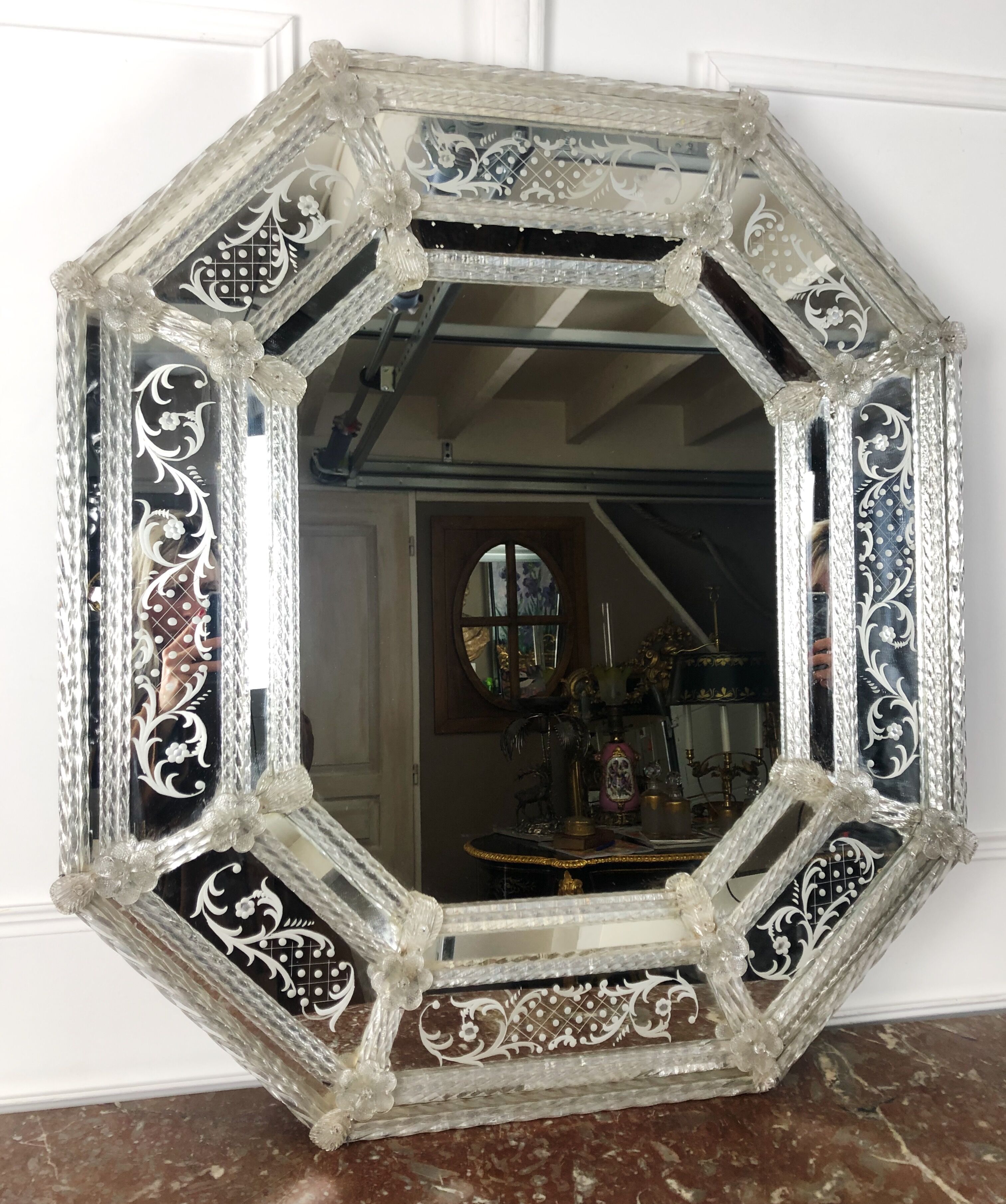 Venetian mirror to parecloses of the 1930s Murano glass 52 x 43 cm