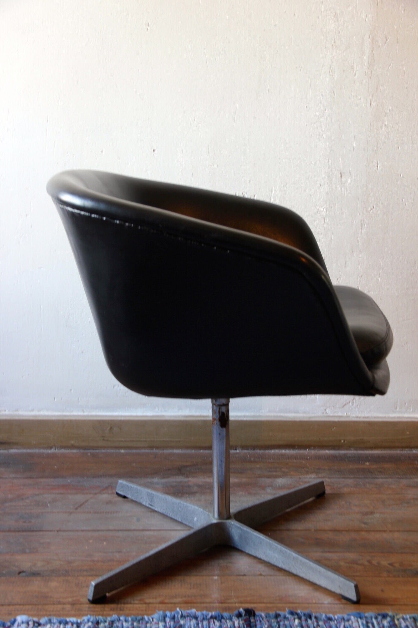 Pair of Pierre Paulin leather armchairs for Artifort 60s