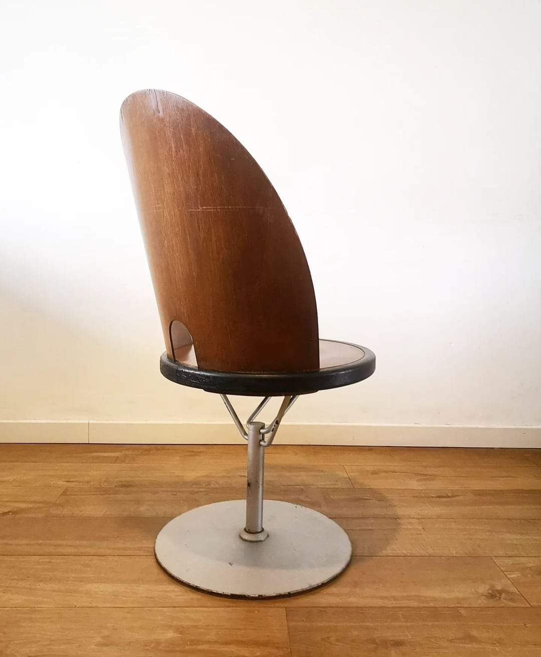 Set of 6 wooden swivel chairs