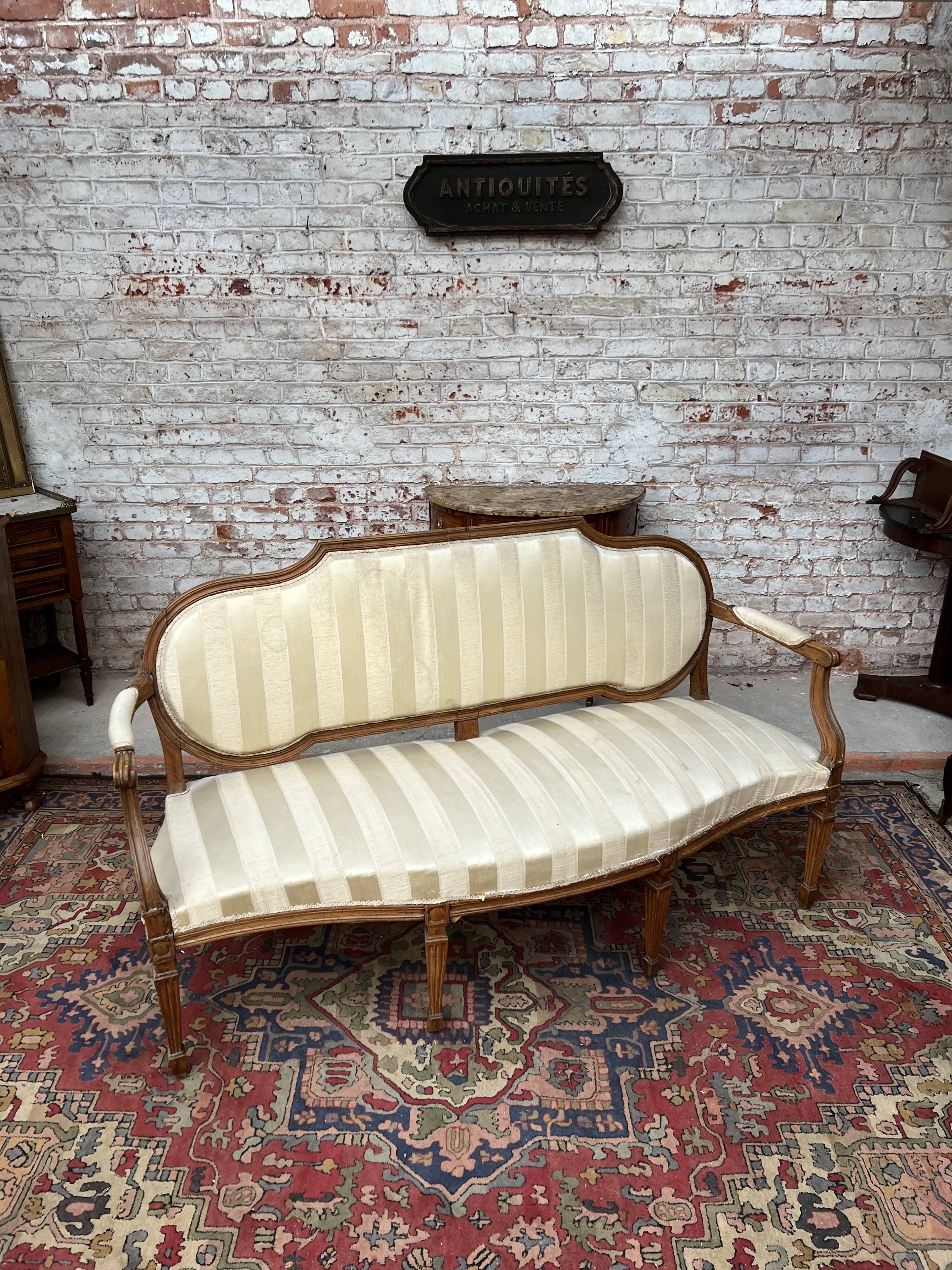 Natural wood sofa Louis XVI XVIII century