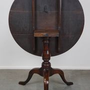 Round antique English oak tilt-top table with wonderful colors