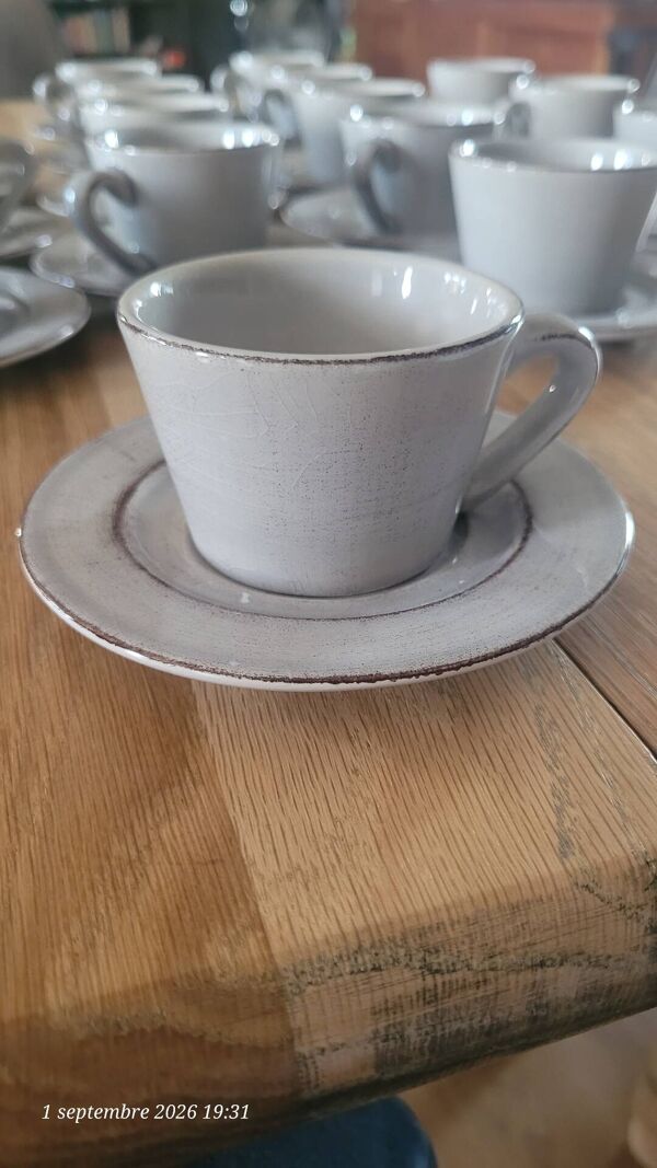 17 tasses à café et sous-tasses en grès peintes main ( idéales pro / b