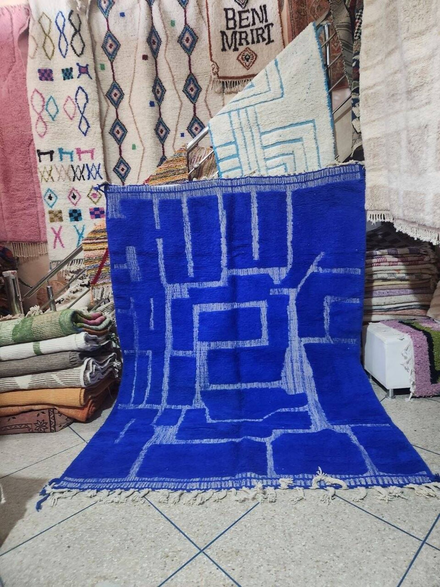 Grand tapis berbère Beni Ouarain bleu intense 300x200 cm – Laine épaisse