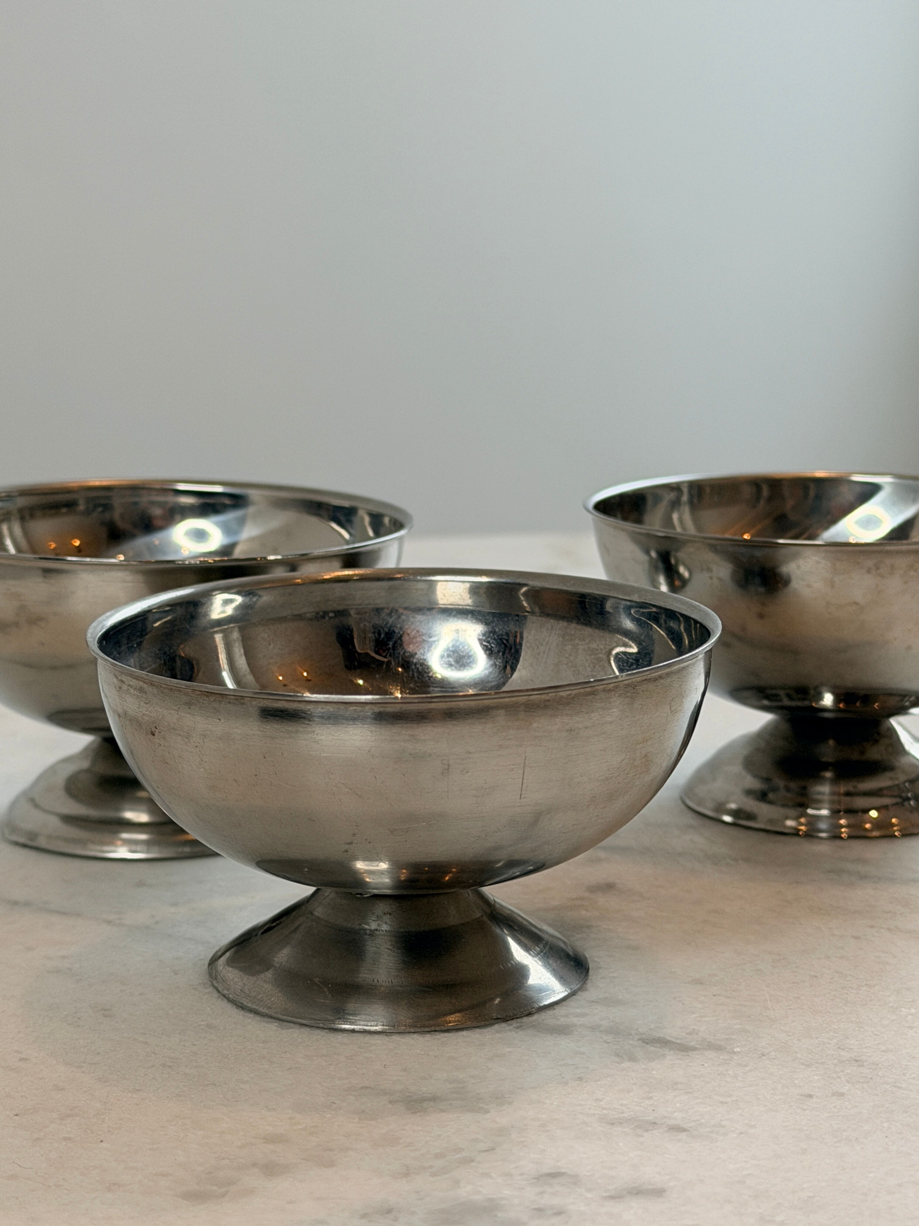 Set of 3 stainless steel bowls