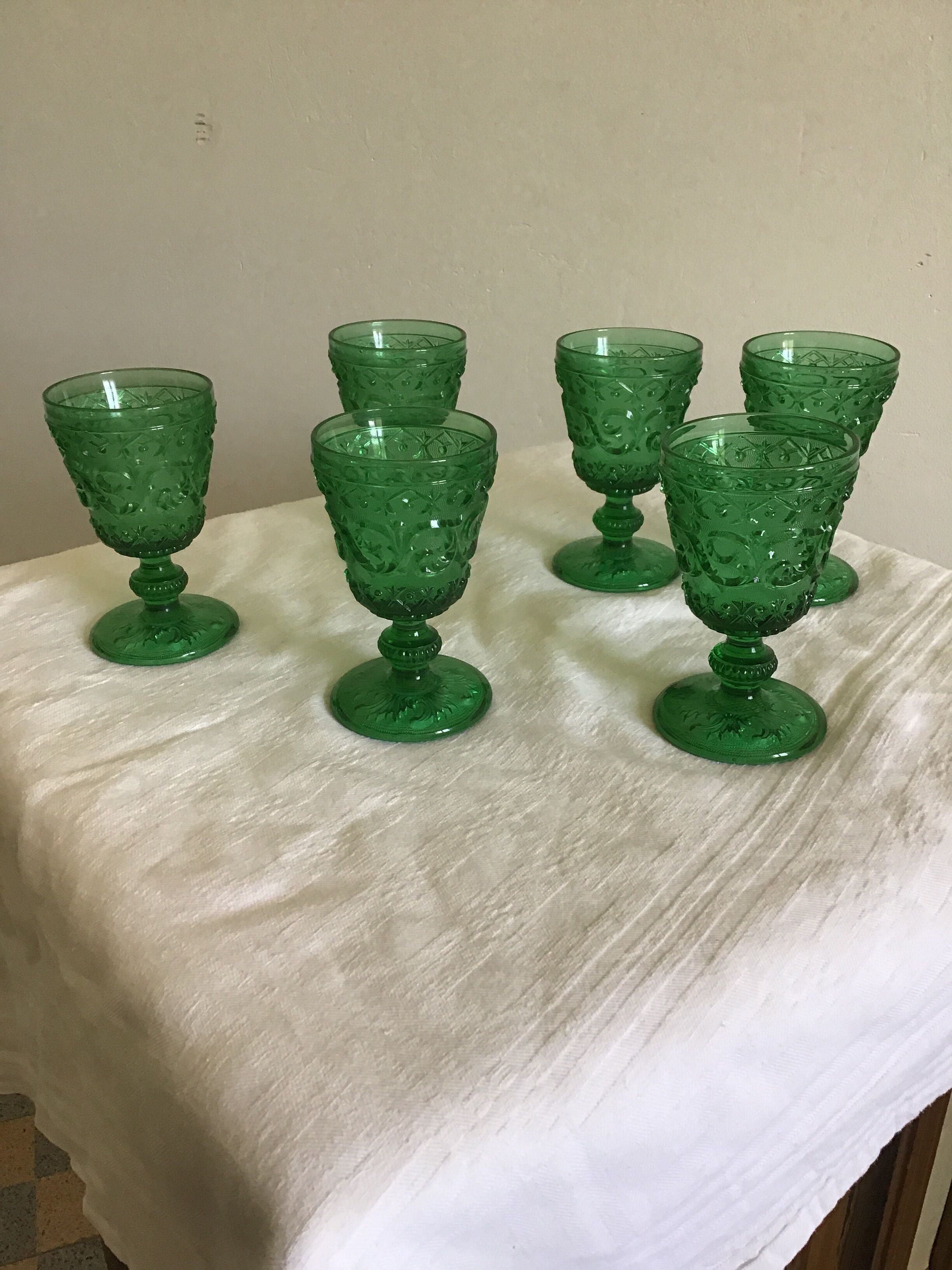 Lot of 6 glasses on foot