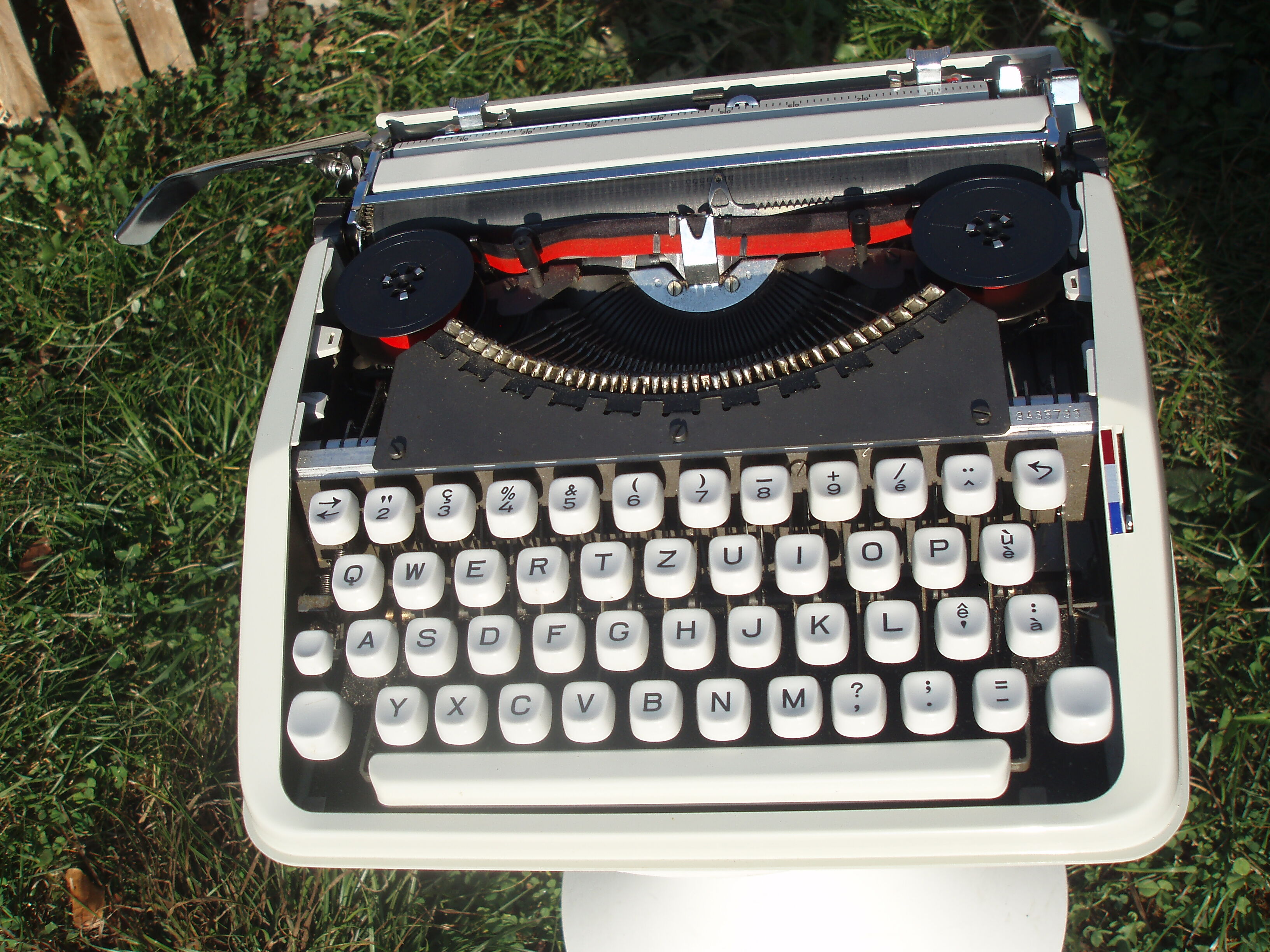 Baby hermes typewriter with manual job and his bag