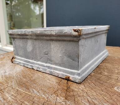 Jardinière carrée en fonte