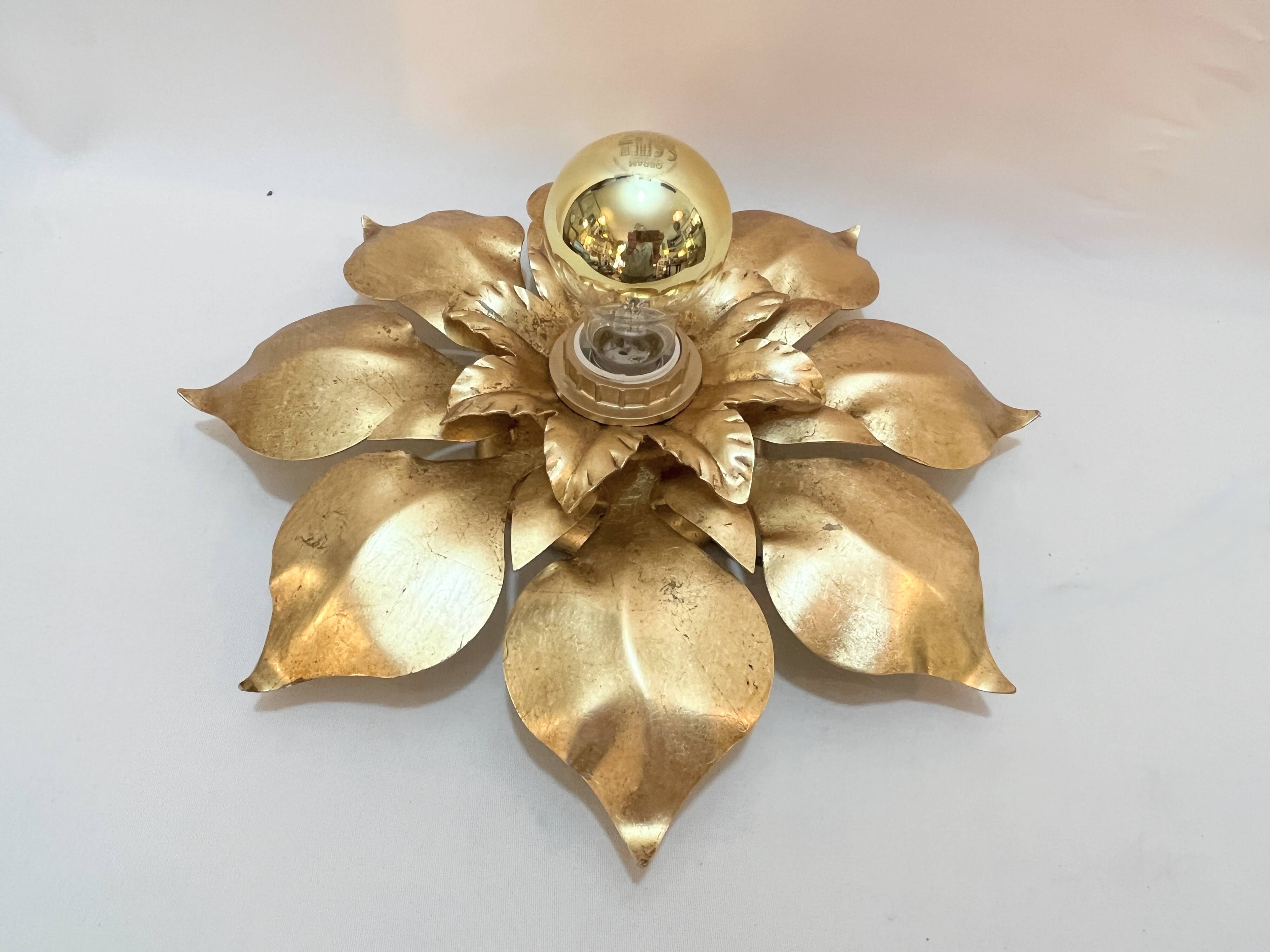 1970s 1980s Hollywood Regency Masca Gold Leaf Metal Flower Wall Sconce