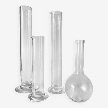 4 vases tubes gradués
