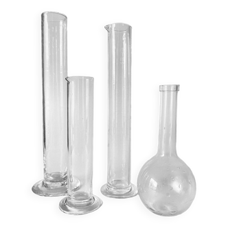 4 vases tubes gradués